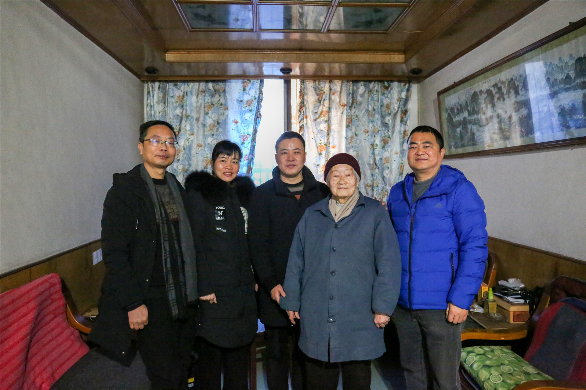 2019-1-30学校慰问退休教师 (12).JPG