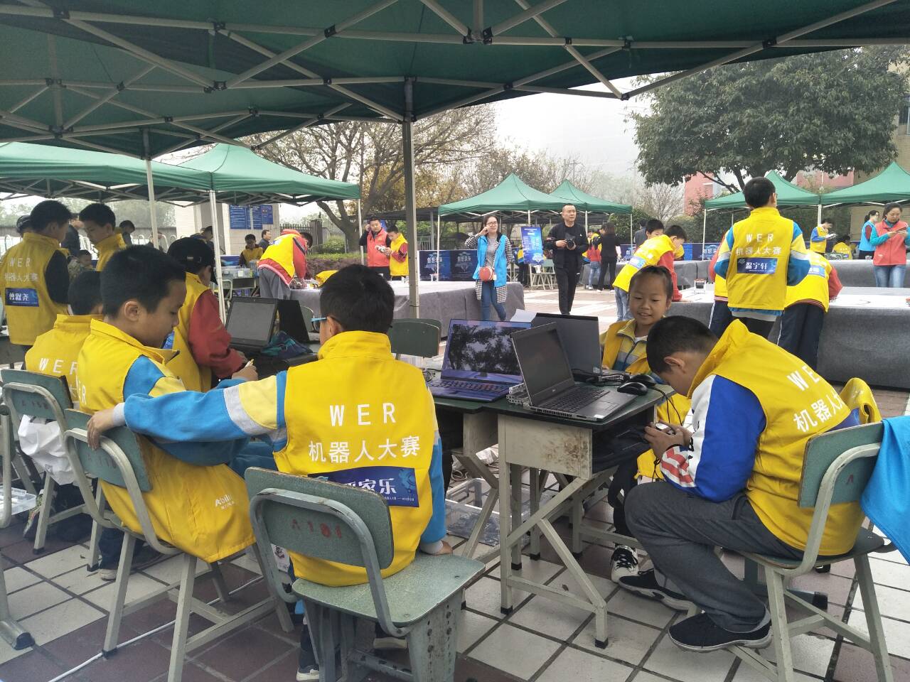 大弯小学参加区第六届机器人大赛 (3).jpg