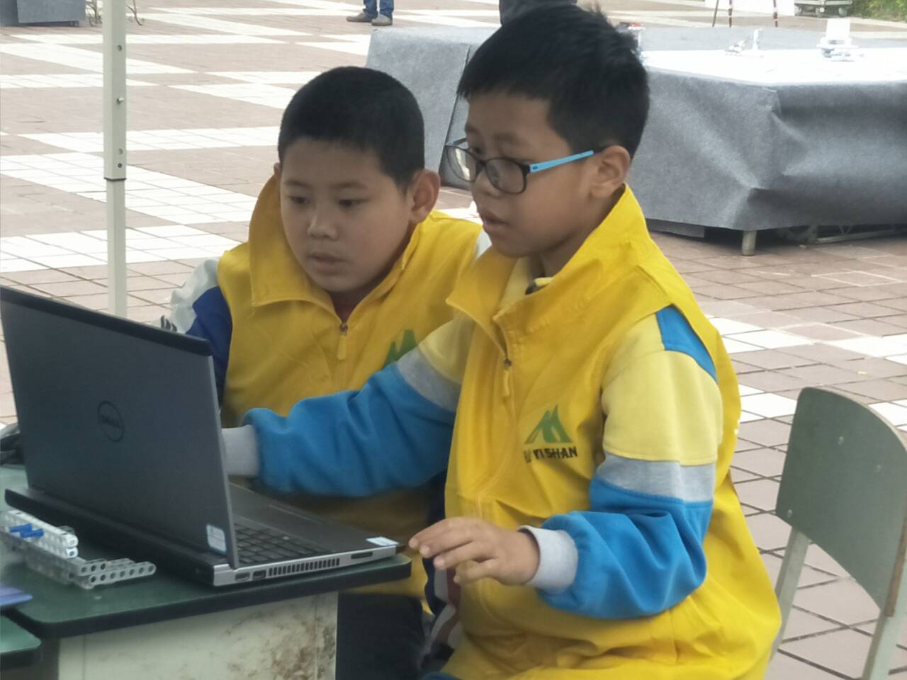 大弯小学参加区第六届机器人大赛 (4).jpg