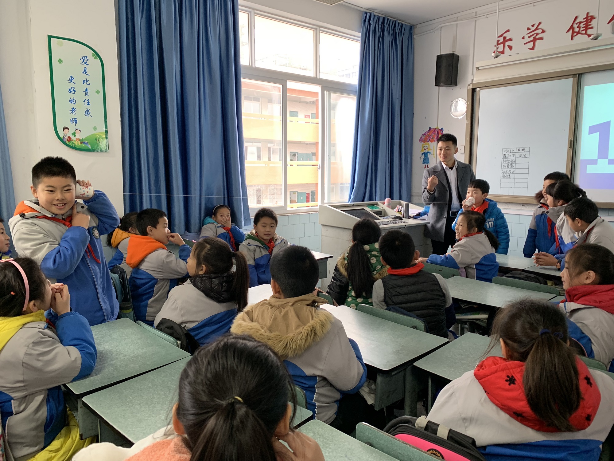 4、8班大弯小学家长课堂之“通信” (2).JPG