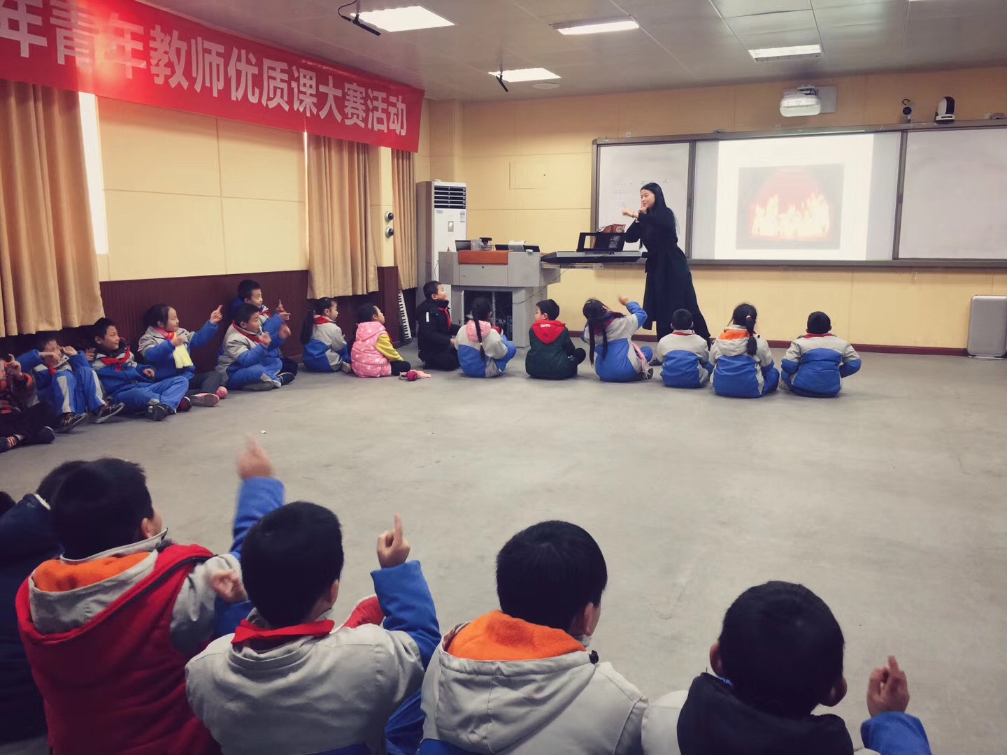 大弯小学音乐组开展青年教师赛课活动 (7).JPG