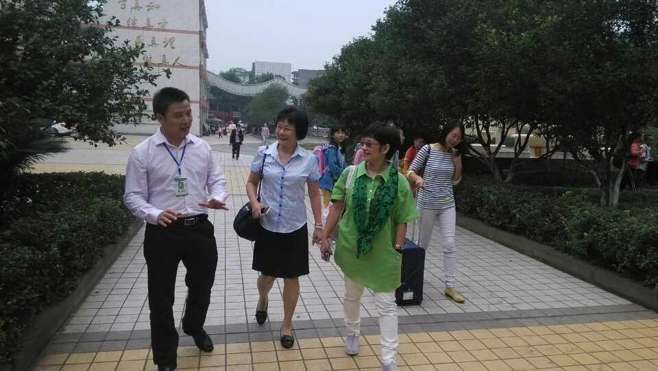 程辉校长迎接客人