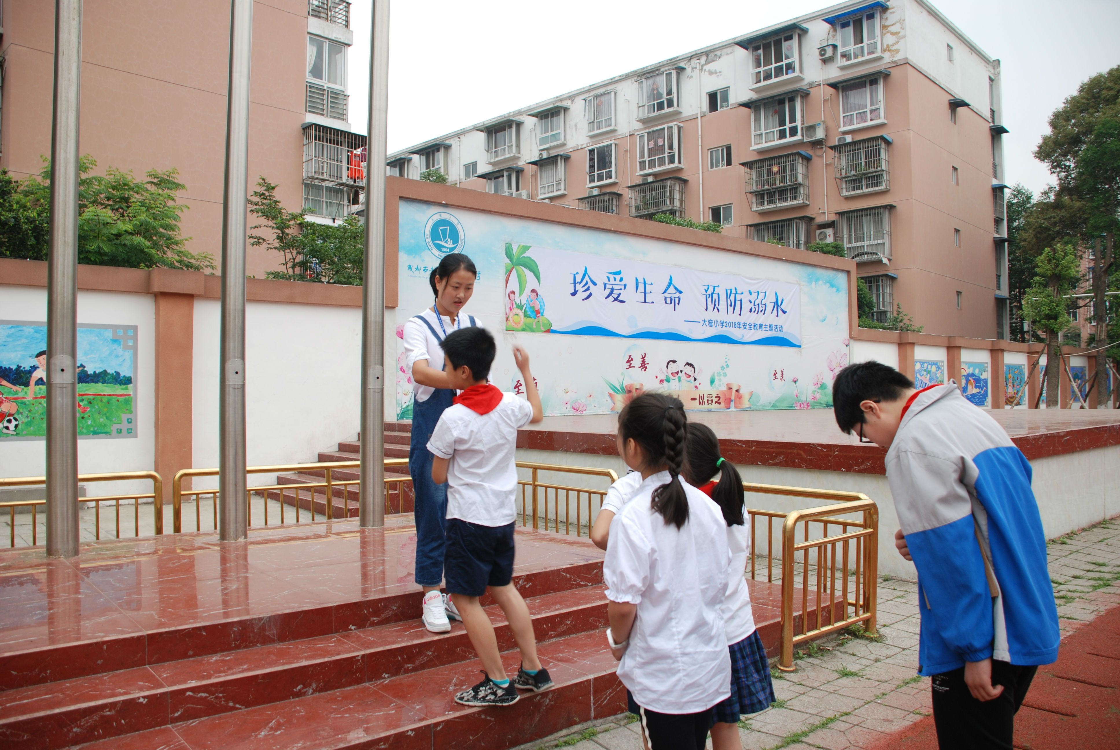 防震减灾应急演练 (8).JPG