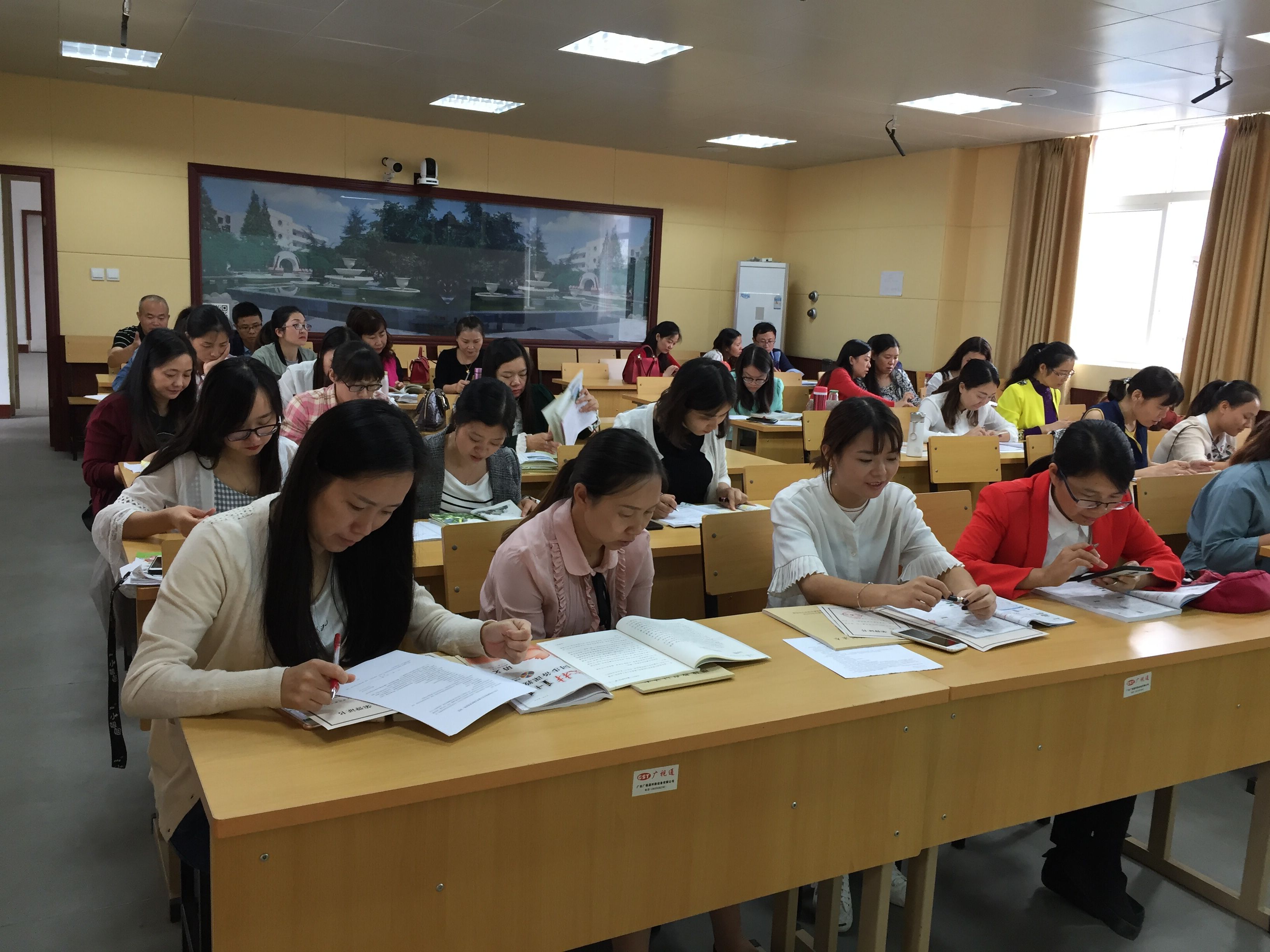 大弯小学语文第二次教研 (6).jpg