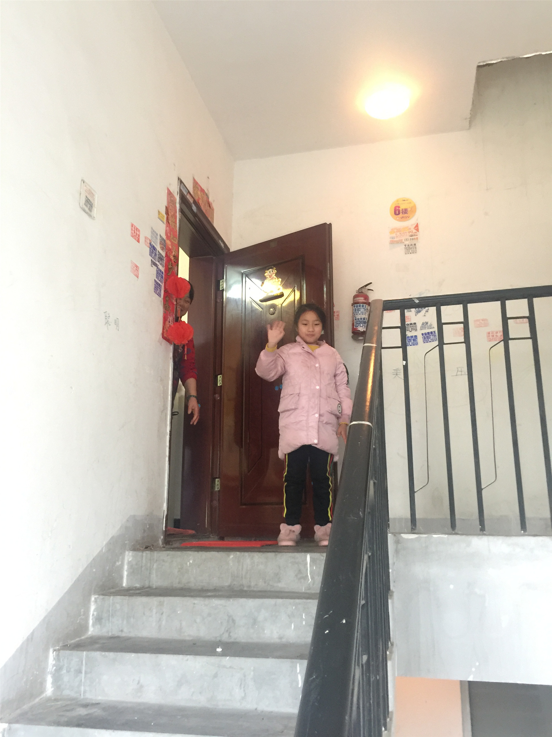 2019-1-30学校慰问困难学生 (5).JPG
