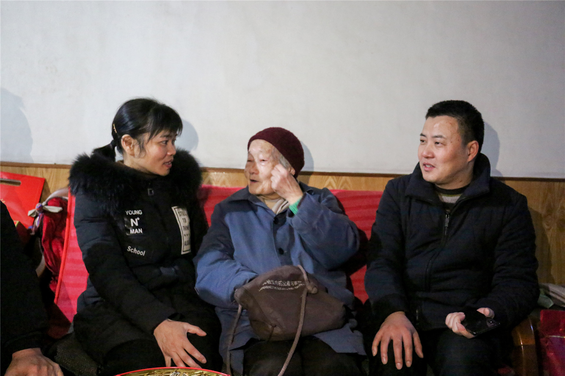 2019-1-30学校慰问退休教师 (13).JPG