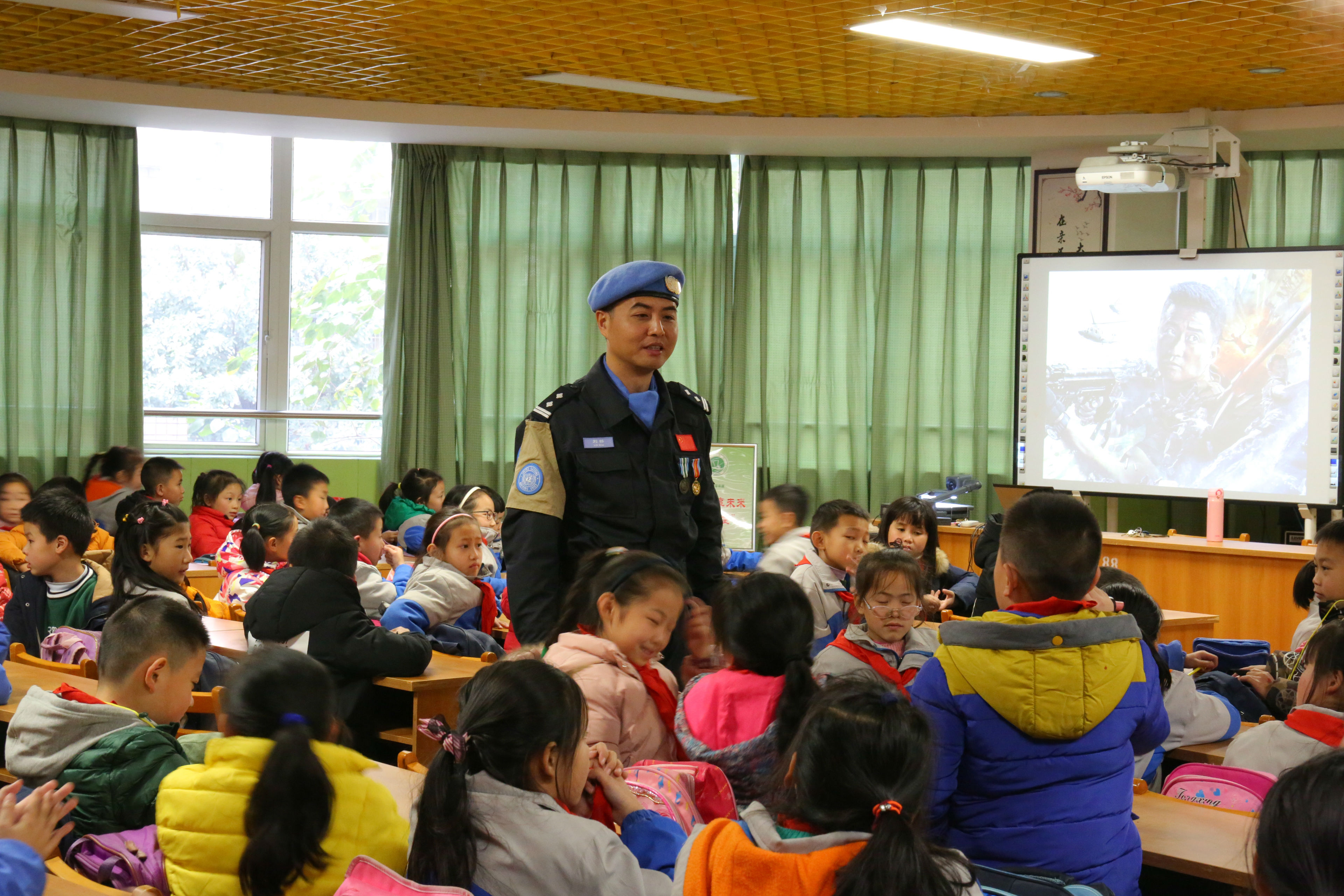 家长课堂-维和警察 (1).JPG