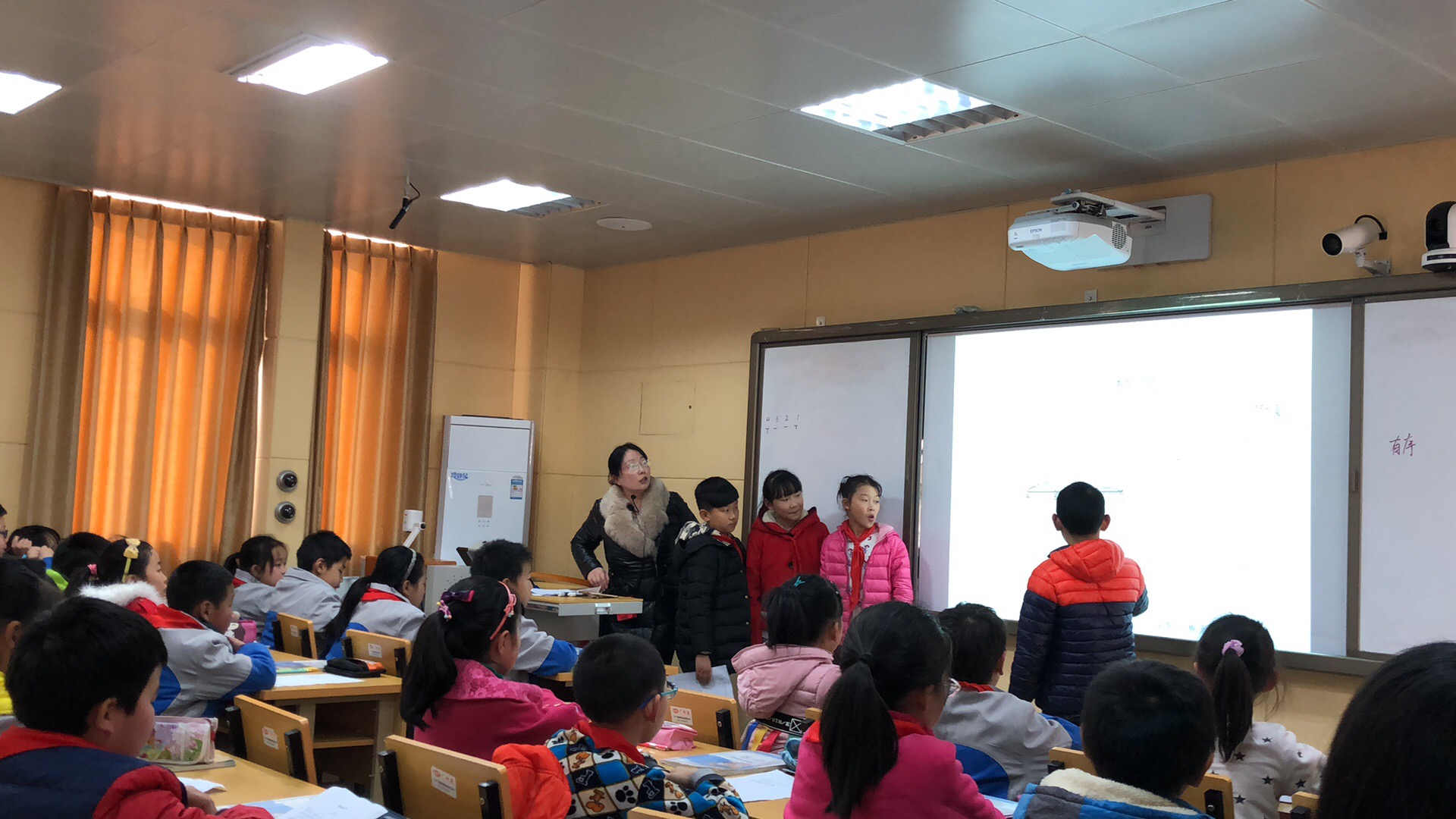 大弯小学数学组开展教研活动 (3).jpg
