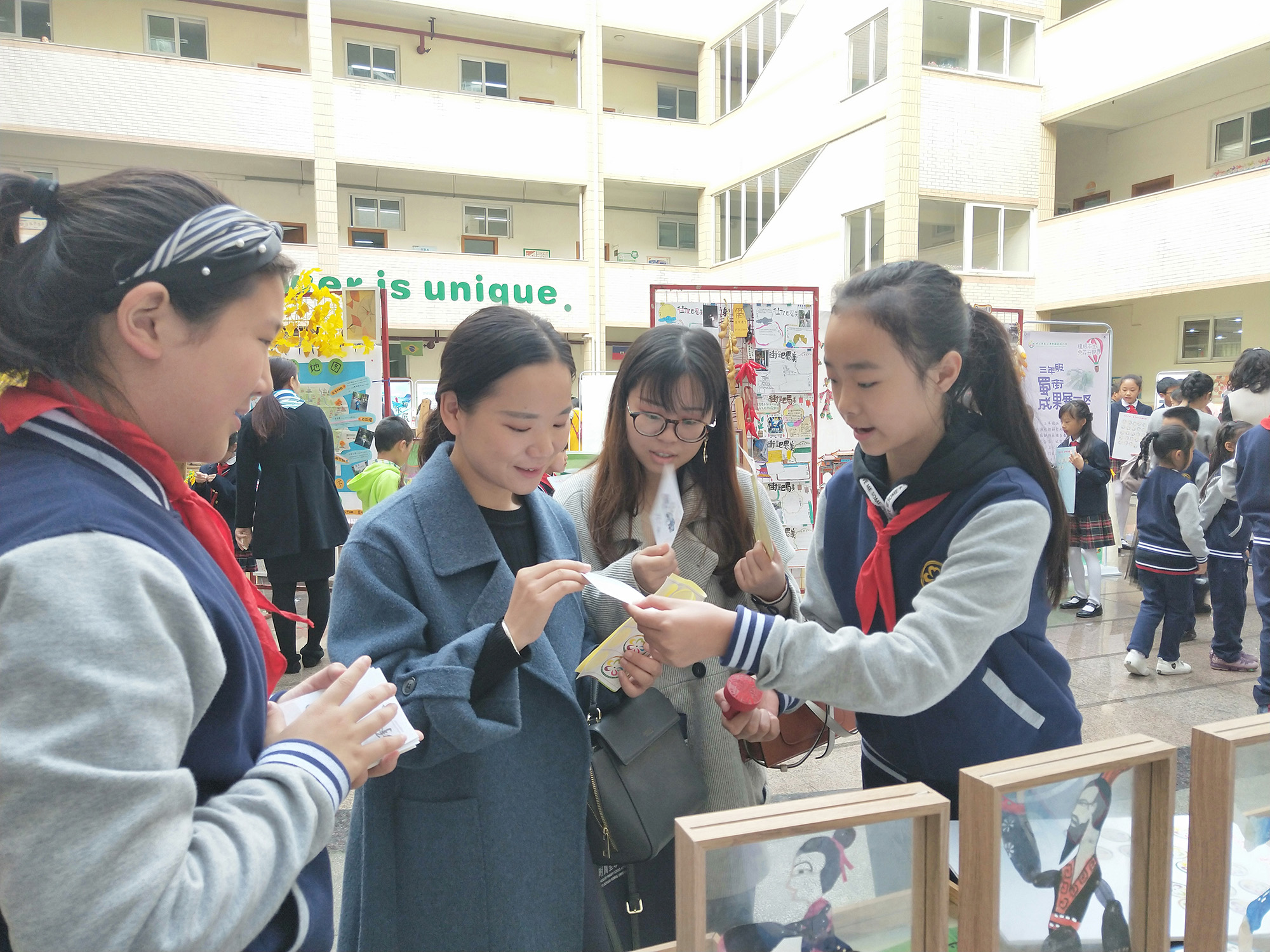 2018-10-25大弯小学教师到川师大附属圣菲小学参加steam学习 (4).jpg