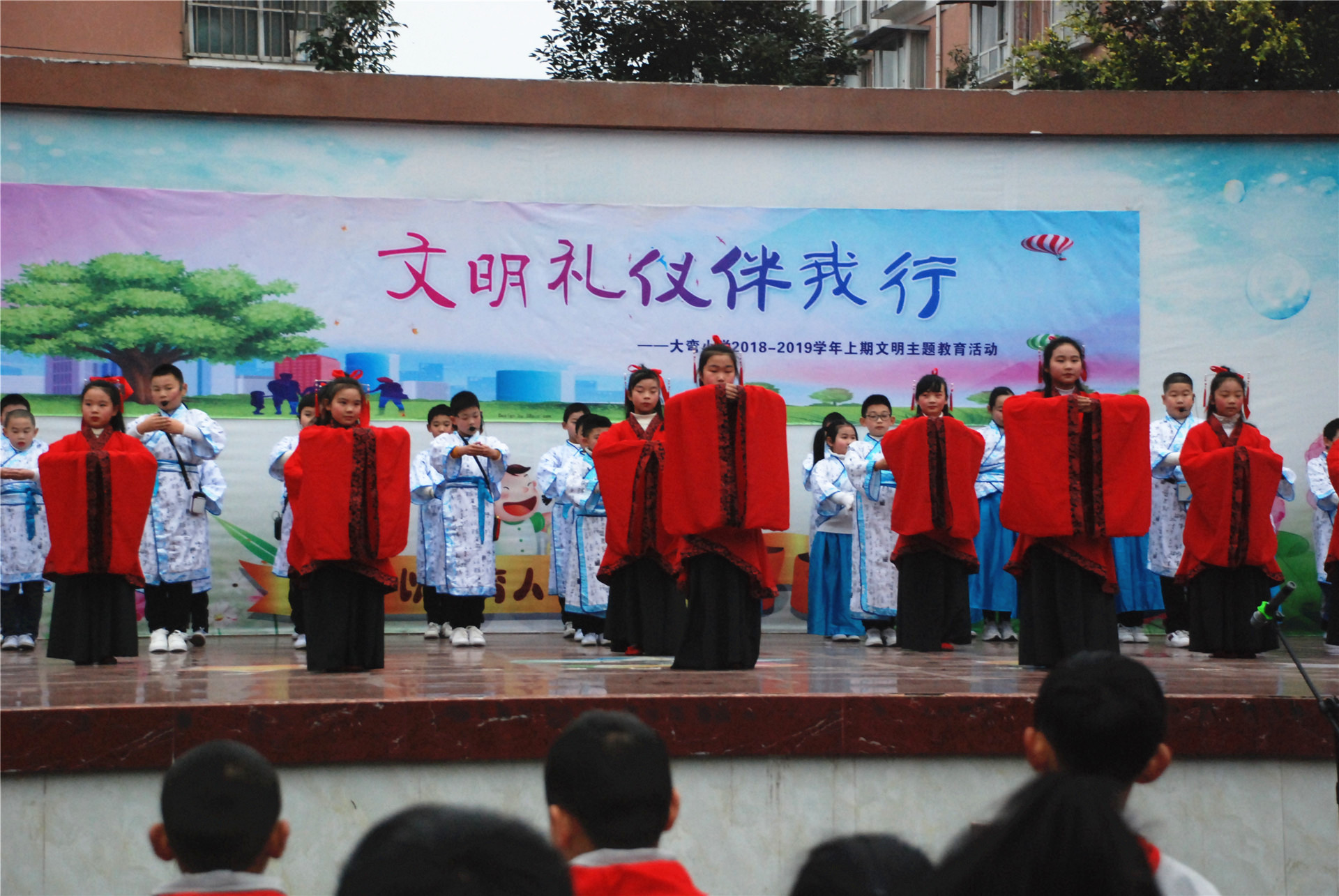 文明礼仪主题活动 (5).JPG