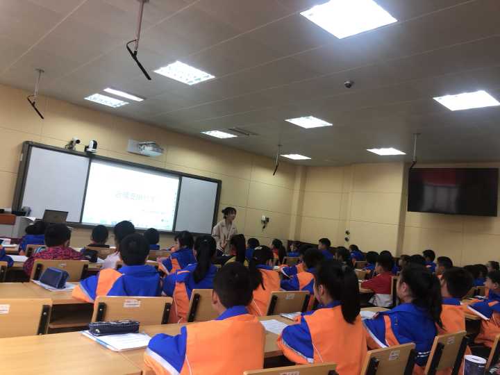 大弯小学数学组开展青年教师赛课 (7).jpg