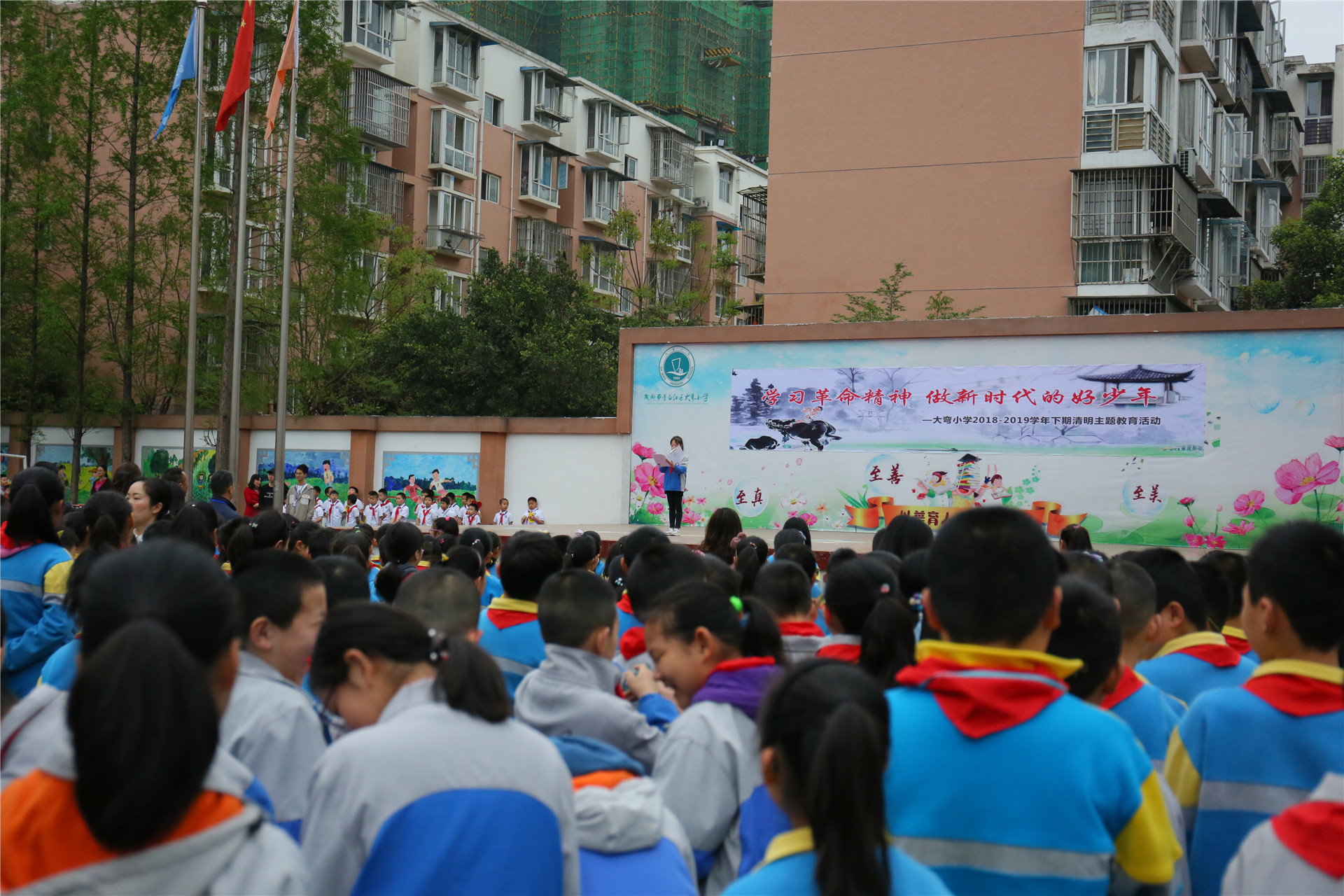 2019-4-1大弯小学开展清明节主题活动 (2).JPG