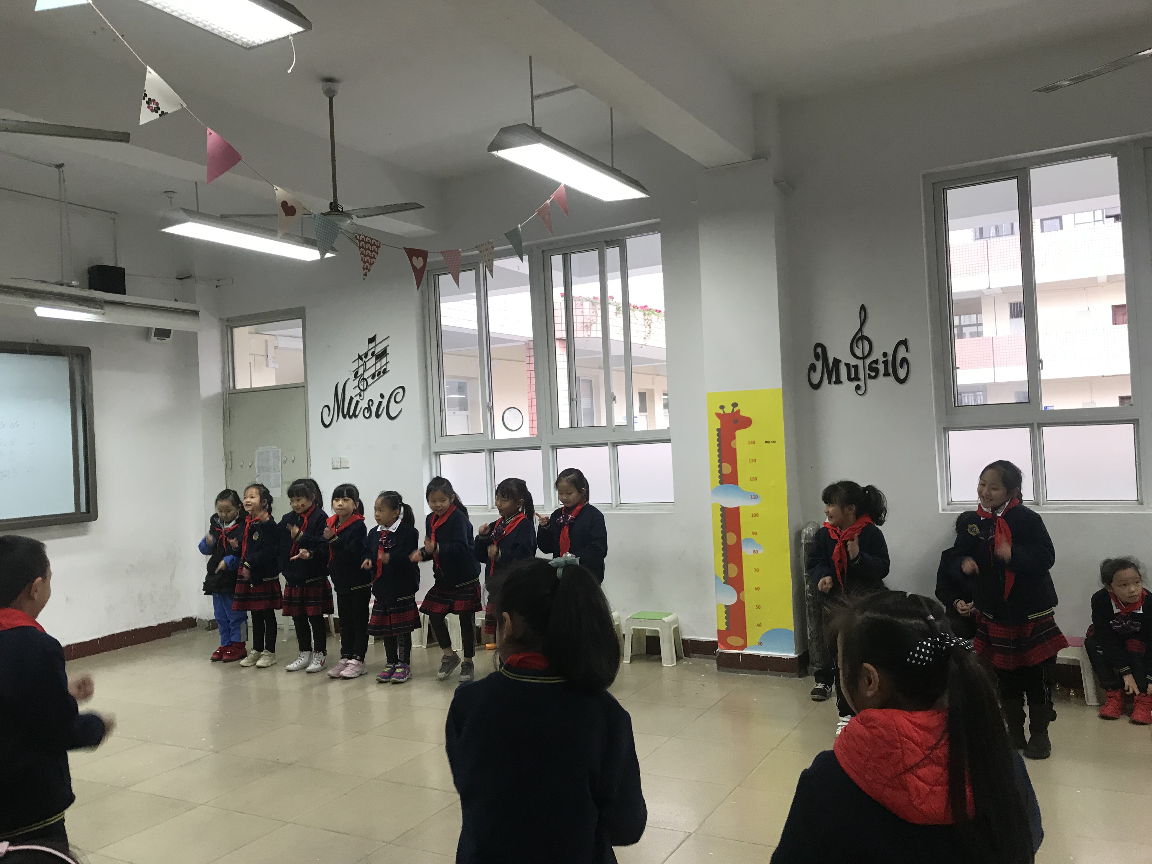 大弯小学音乐组开展青年教师赛课活动 (5).JPG