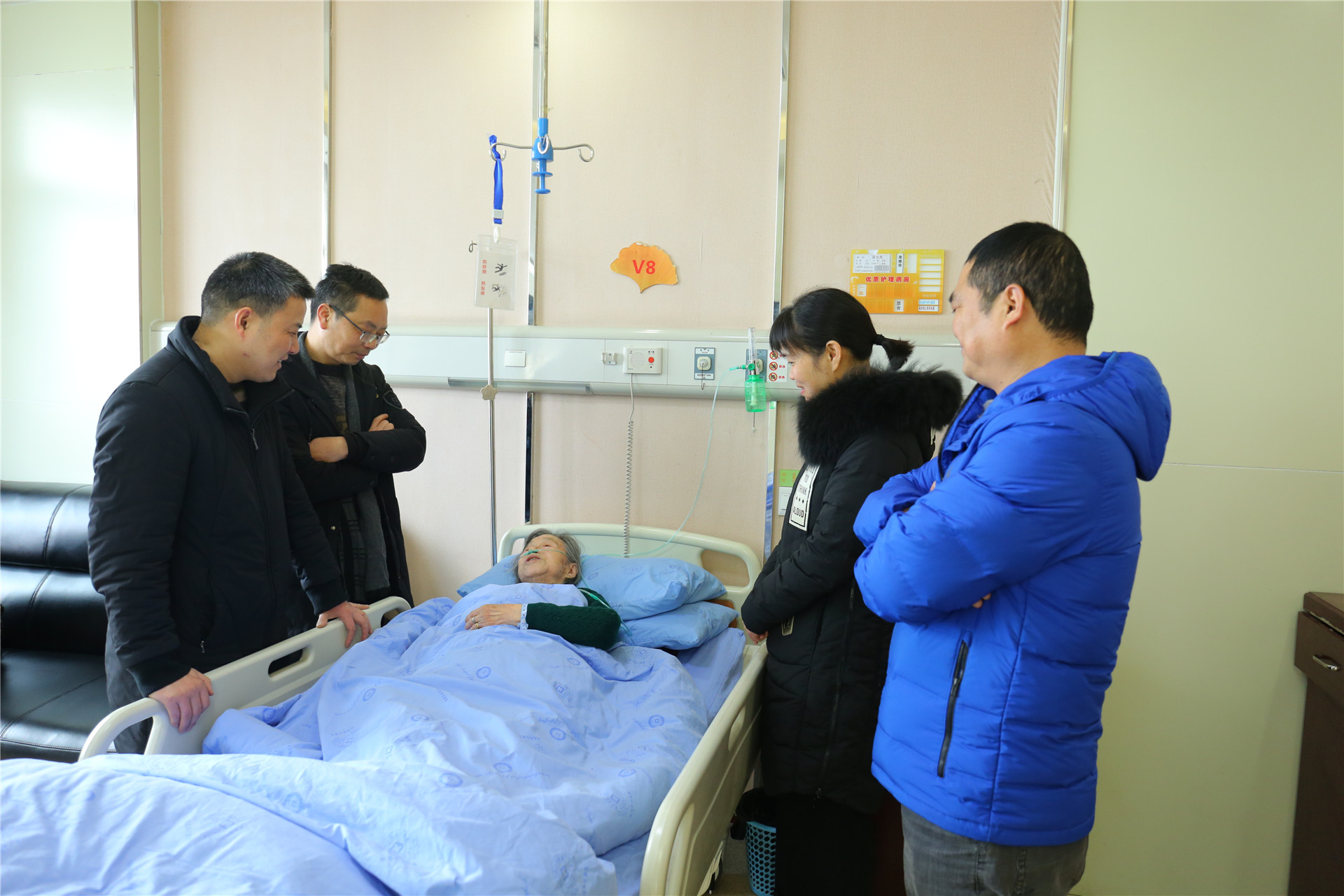 2019-1-30学校慰问退休教师 (26).JPG
