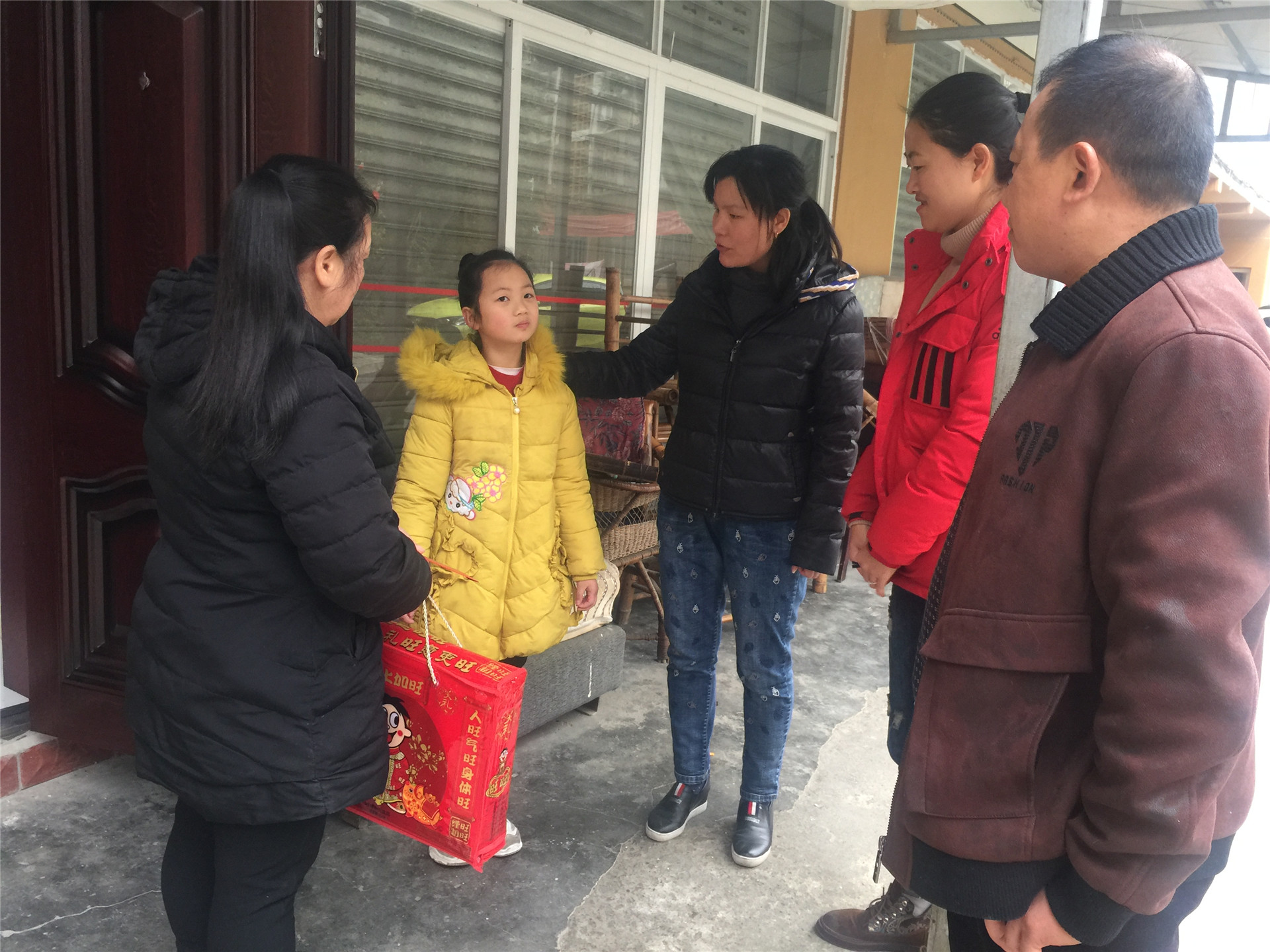 2019-1-30学校慰问困难学生 (4).JPG