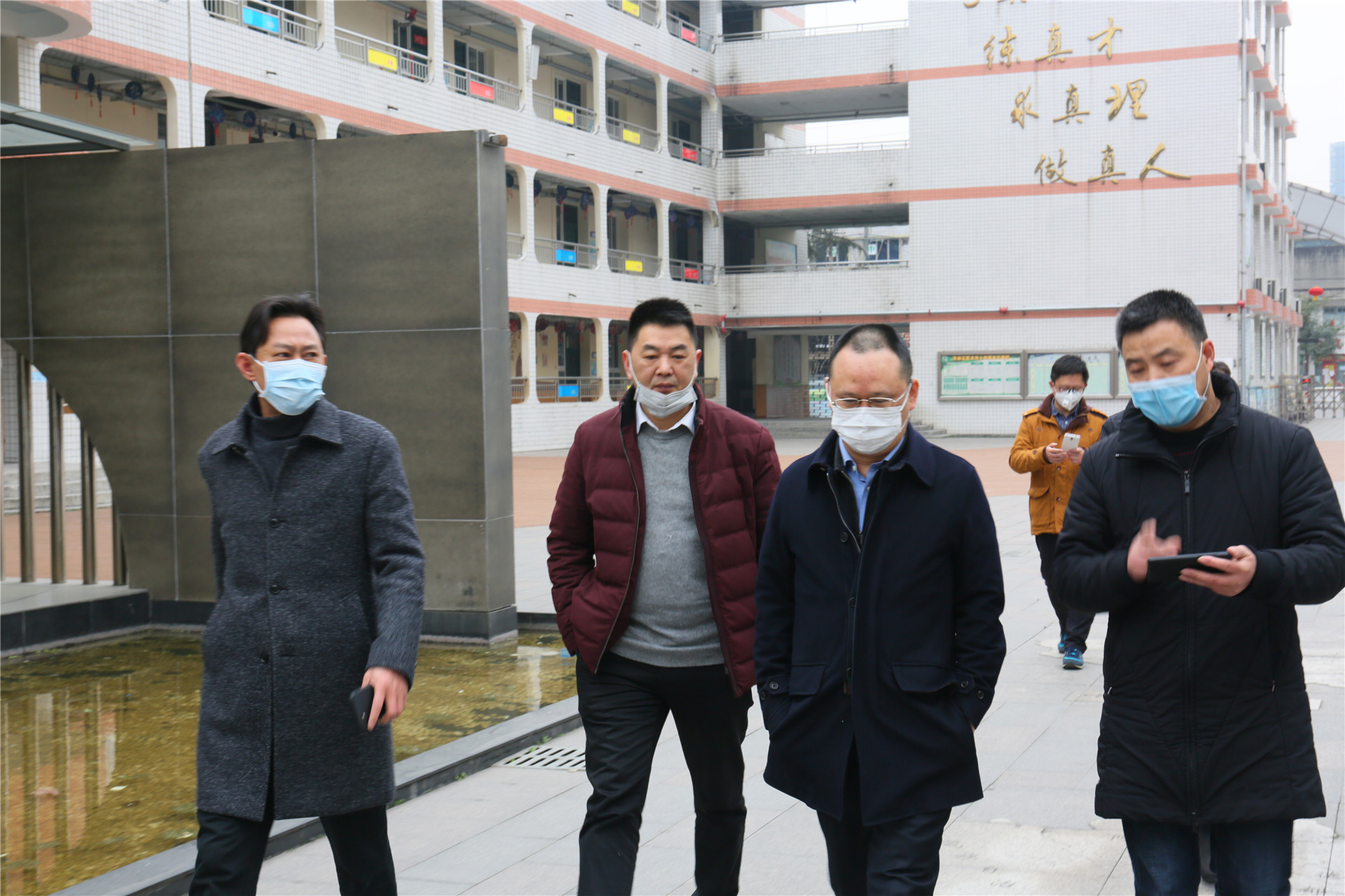 2020-2-18王欣部长到大弯小学调研 (1).JPG