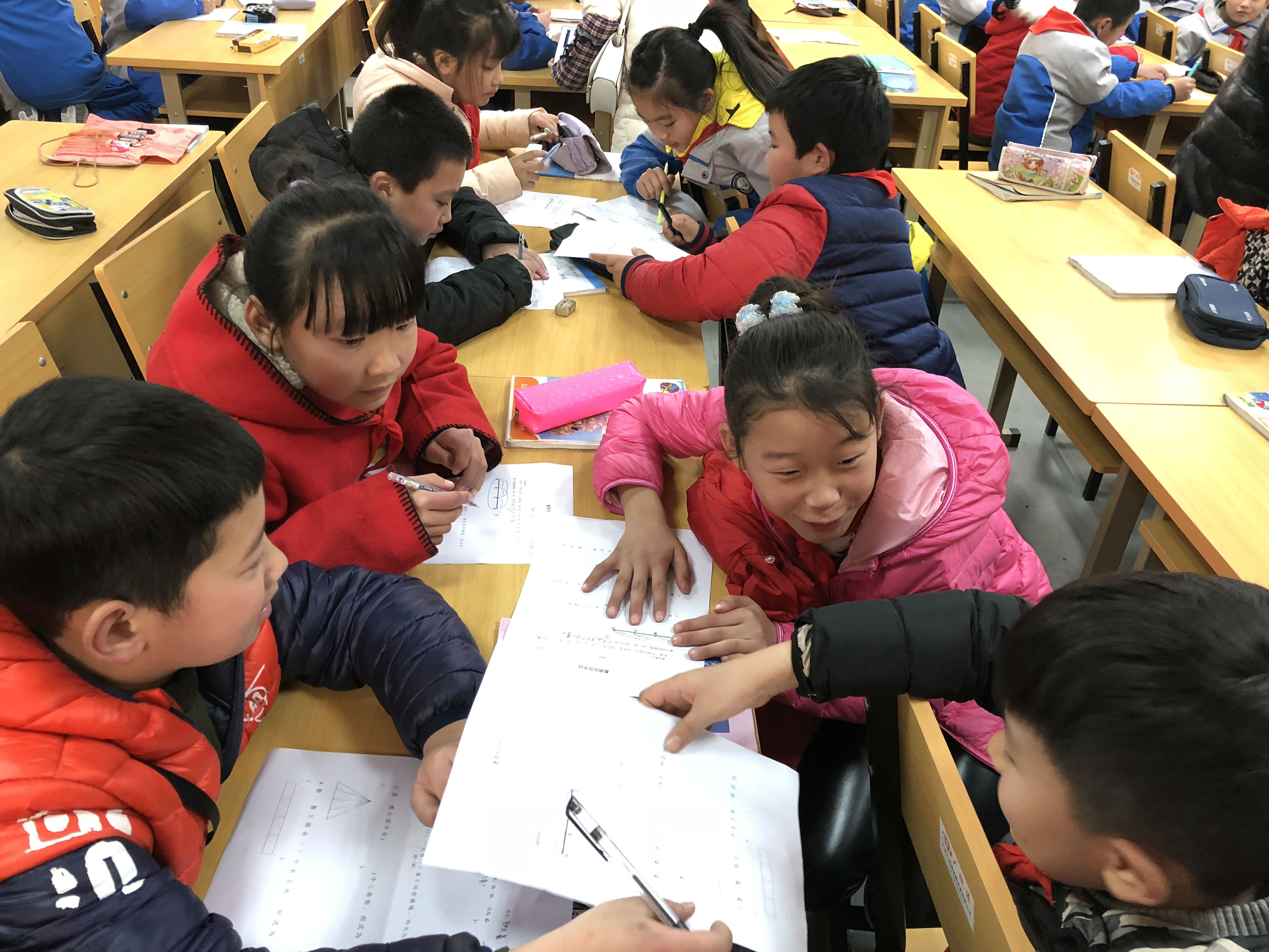 大弯小学数学组开展教研活动 (2).jpg