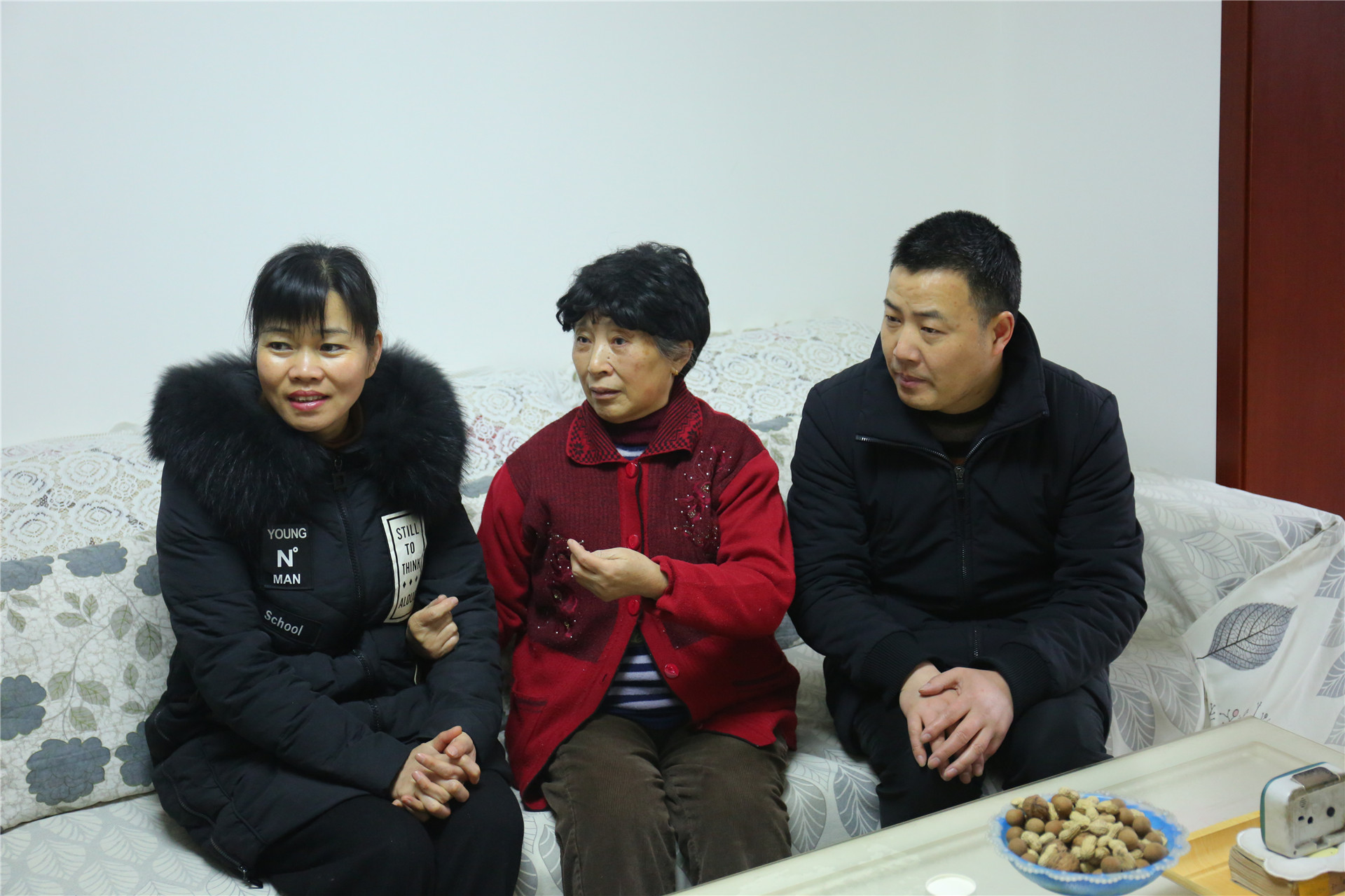 2019-1-30学校慰问退休教师 (2).JPG