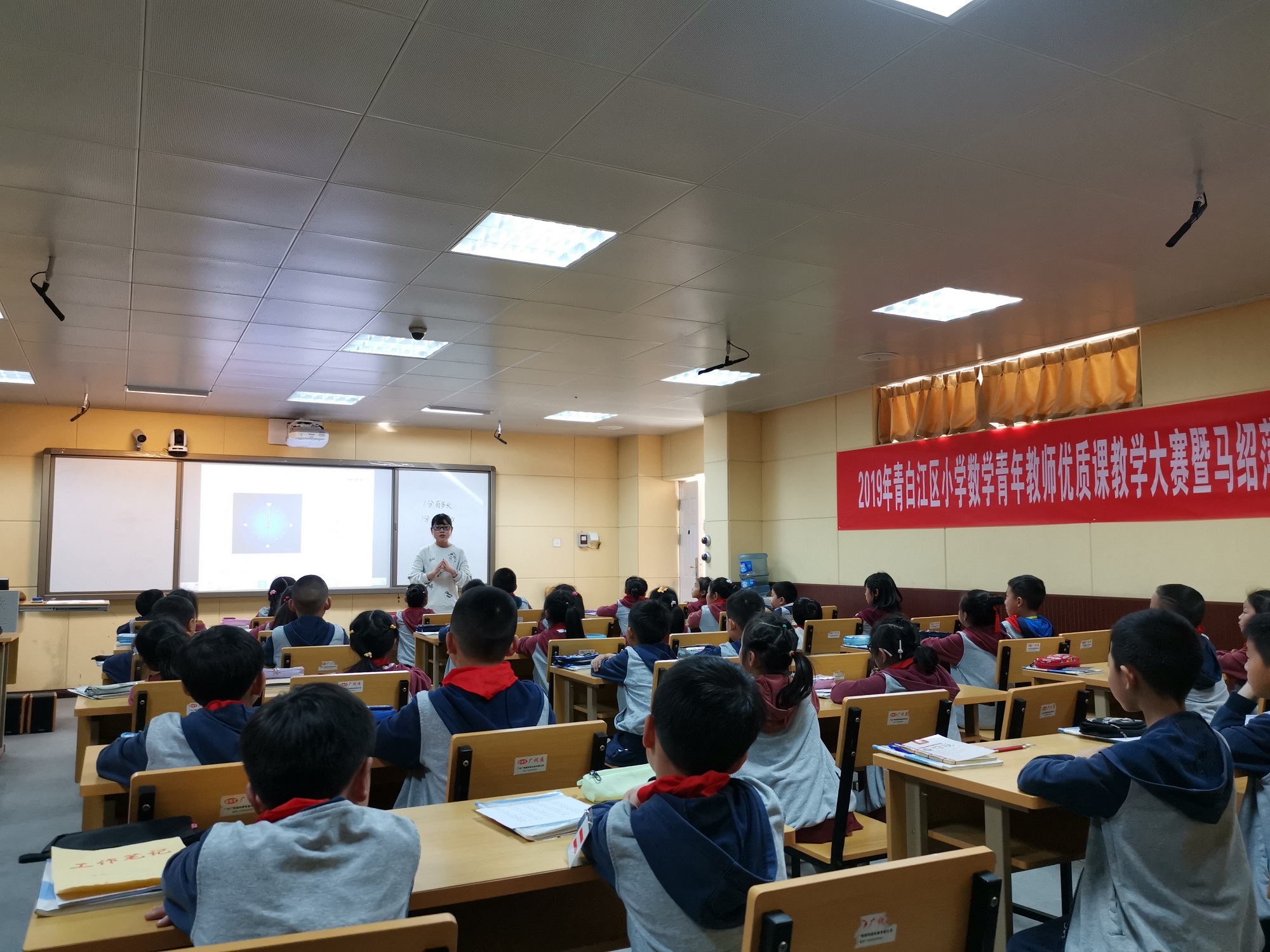 大弯小学数学组开展青年教师赛课 (4).jpg
