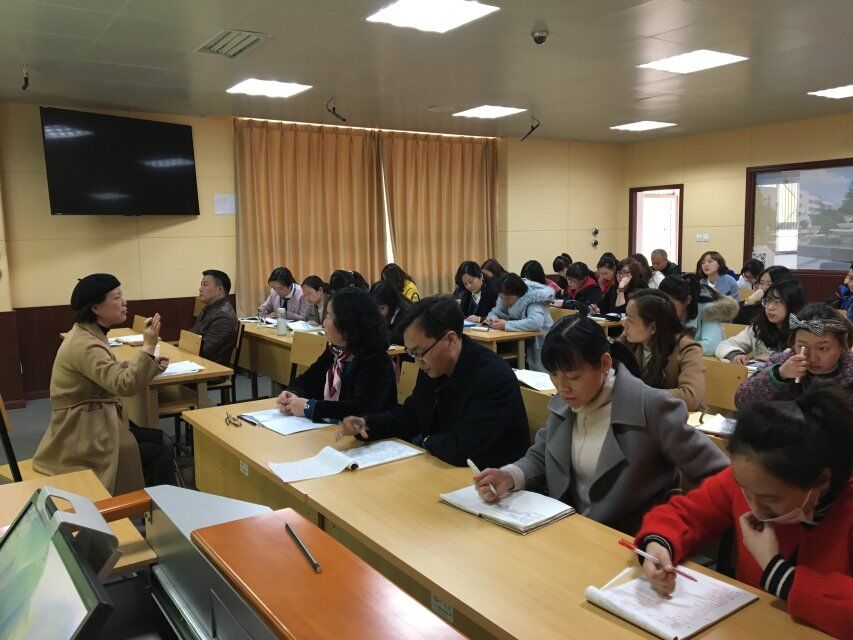 大弯小学开展语文教研活动 (6).jpg