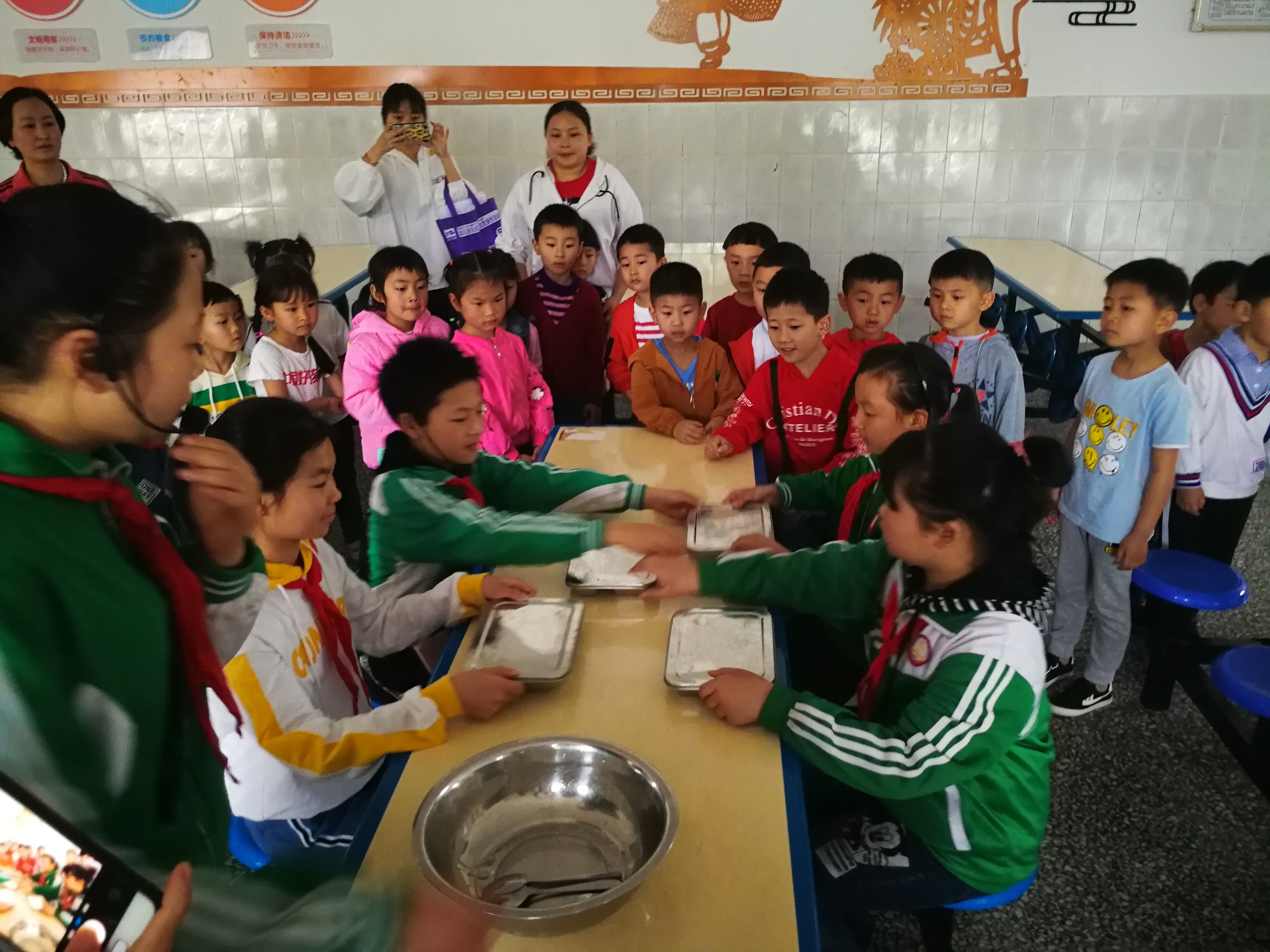 红花小学迎接红星幼儿园到校游学 (1).jpg