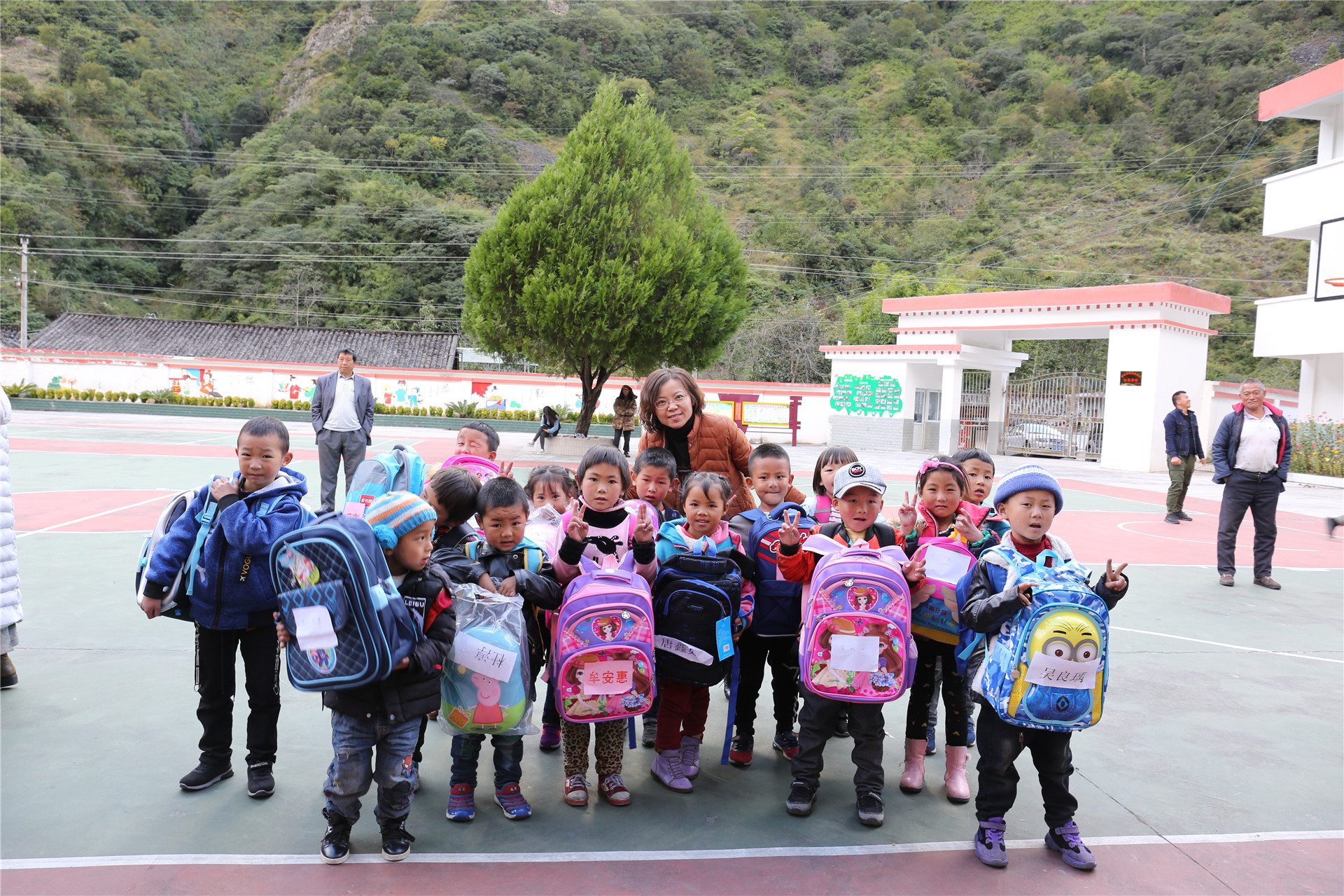 2乃渠小学手拉手 (4).JPG