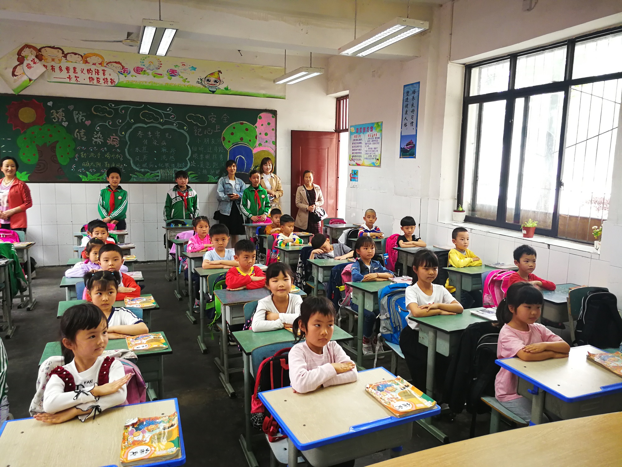 红花小学迎接红星幼儿园到校游学 (6).jpg