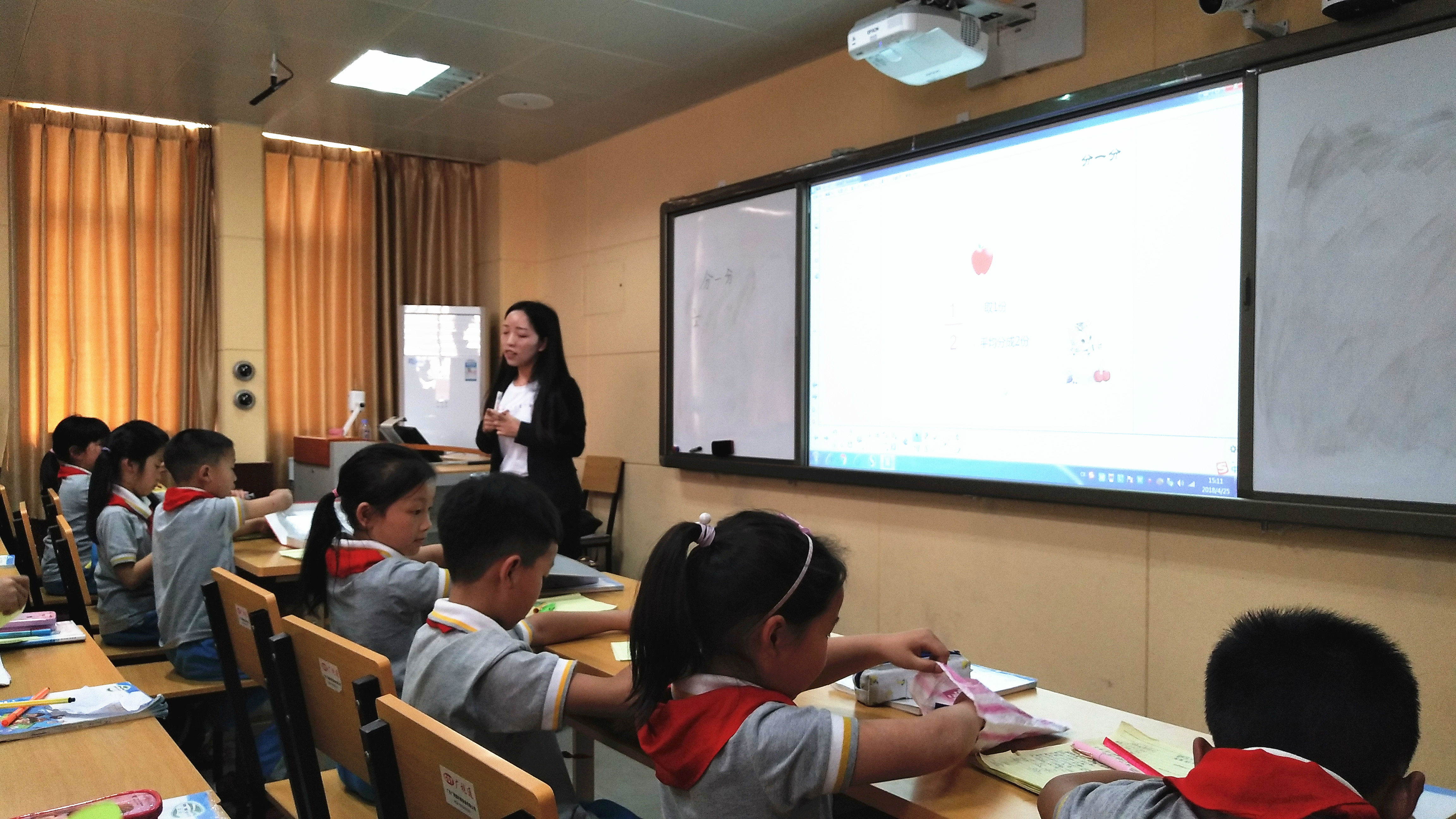 大弯小学开展数学教研活动 (2).jpg
