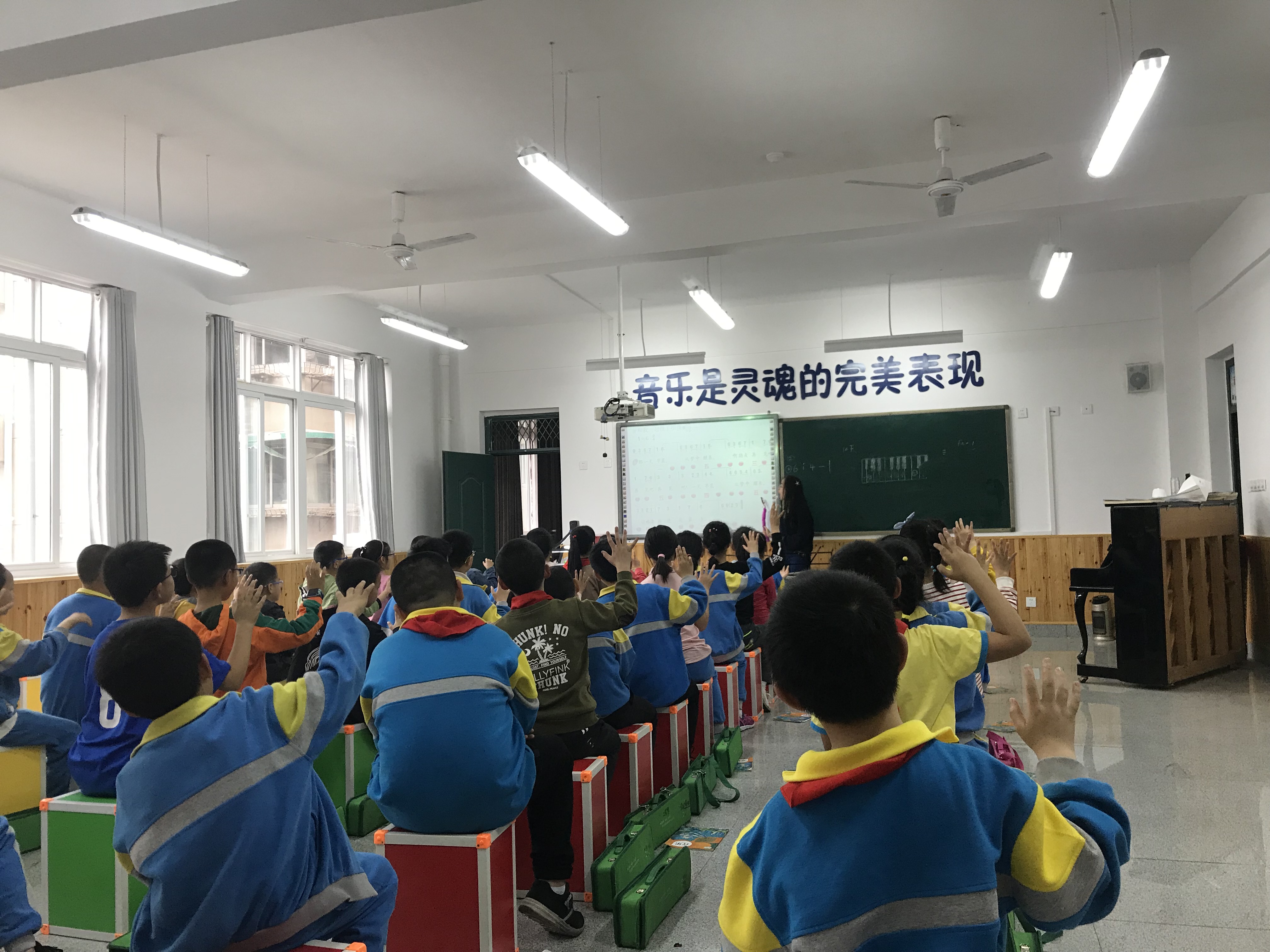 大弯小学音乐组开展新体系培训 (2).JPG