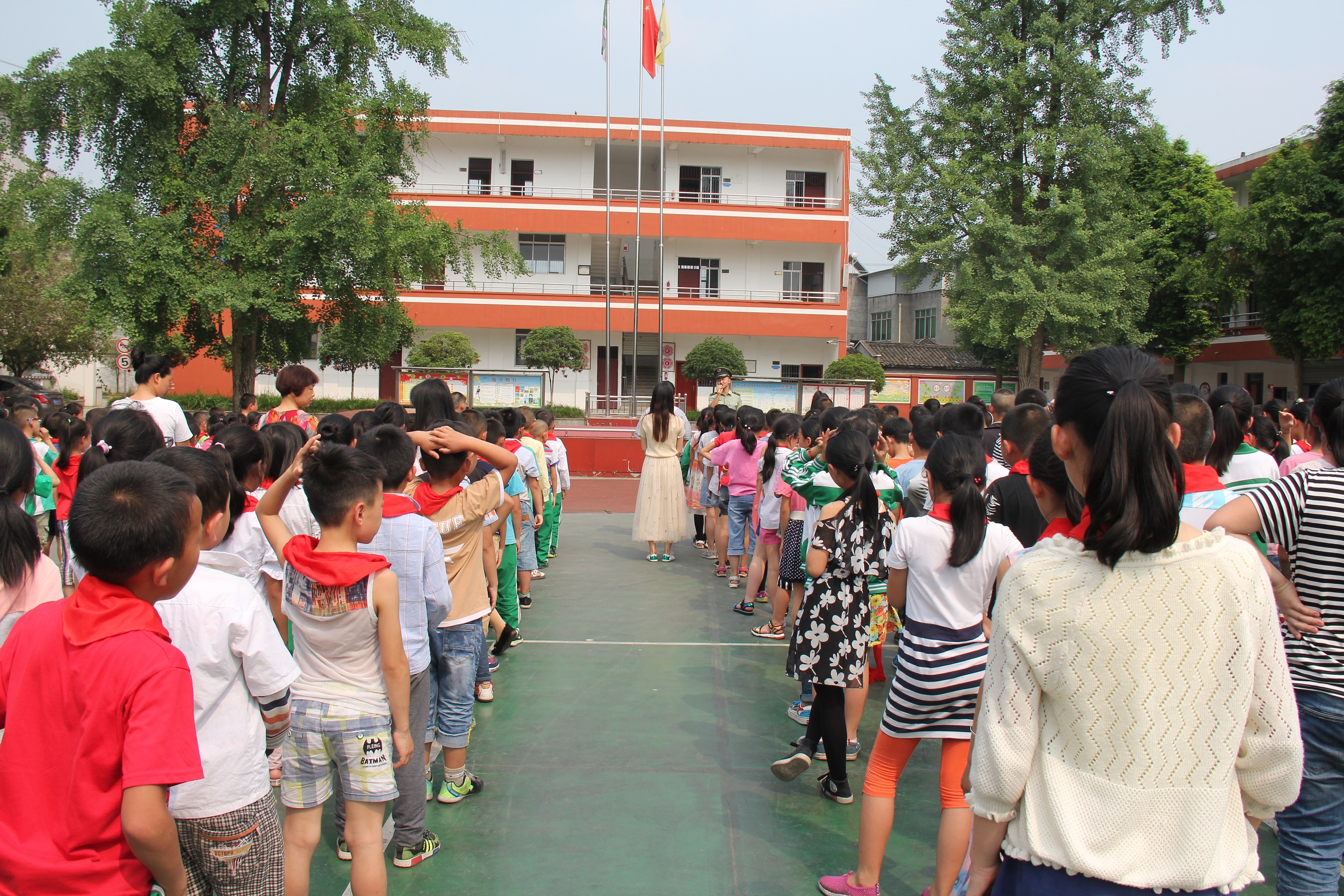 红花小学开展消防安全教育活动 (3).JPG