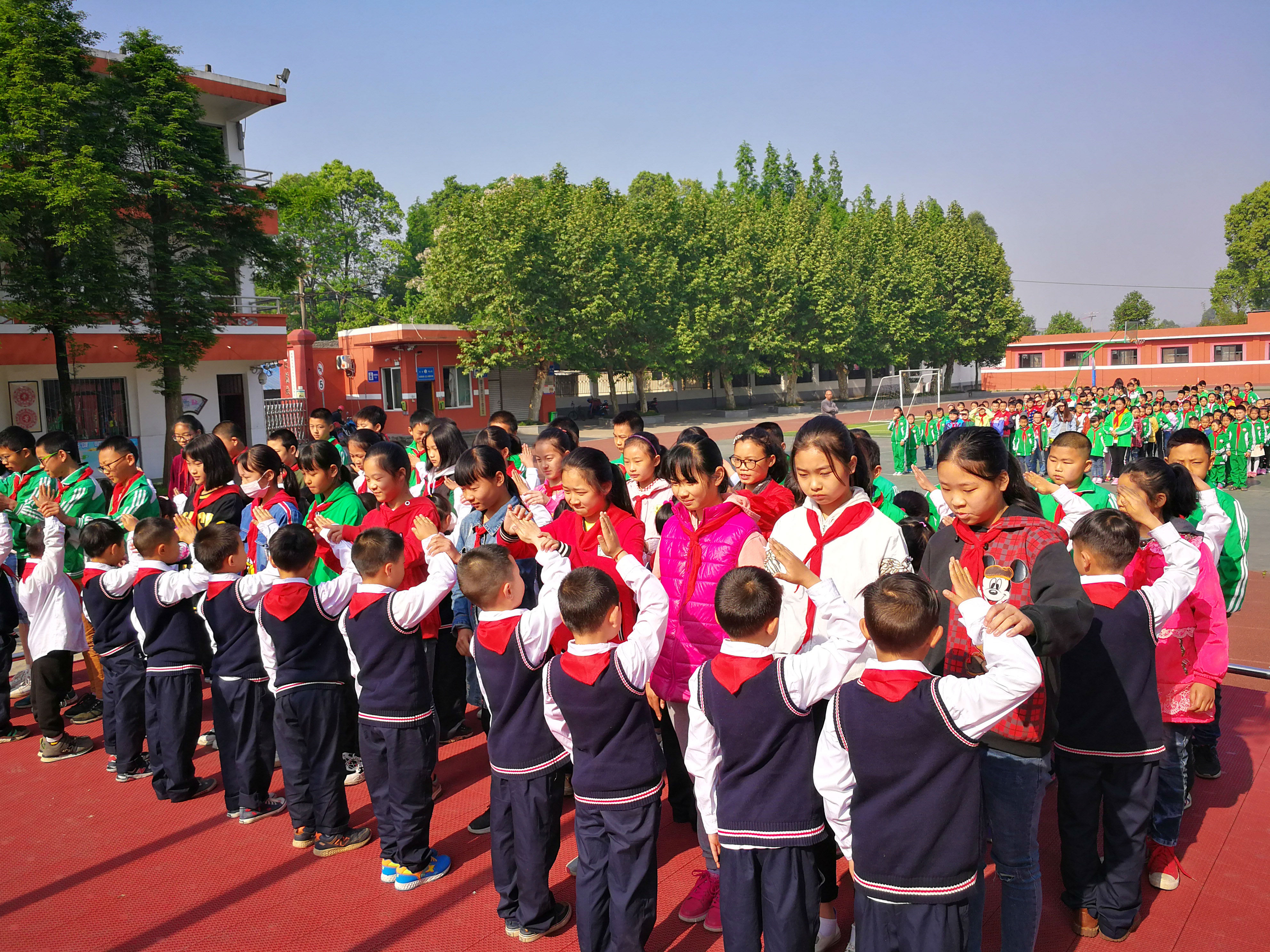 双流永安红花小学开展一年级新队员入队活动 (3).jpg