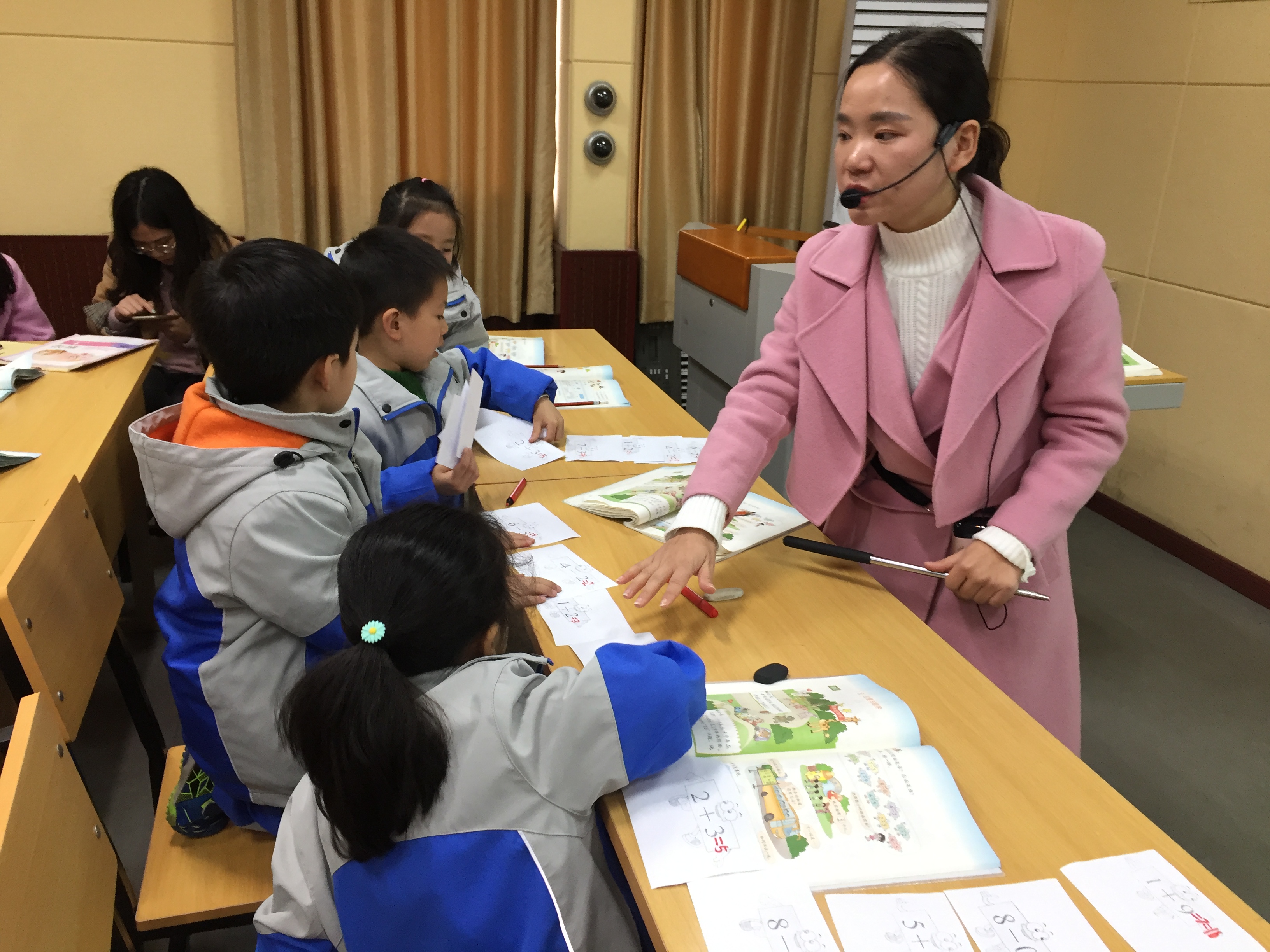 大弯小学数学组开展学科教研活动 (6).JPG