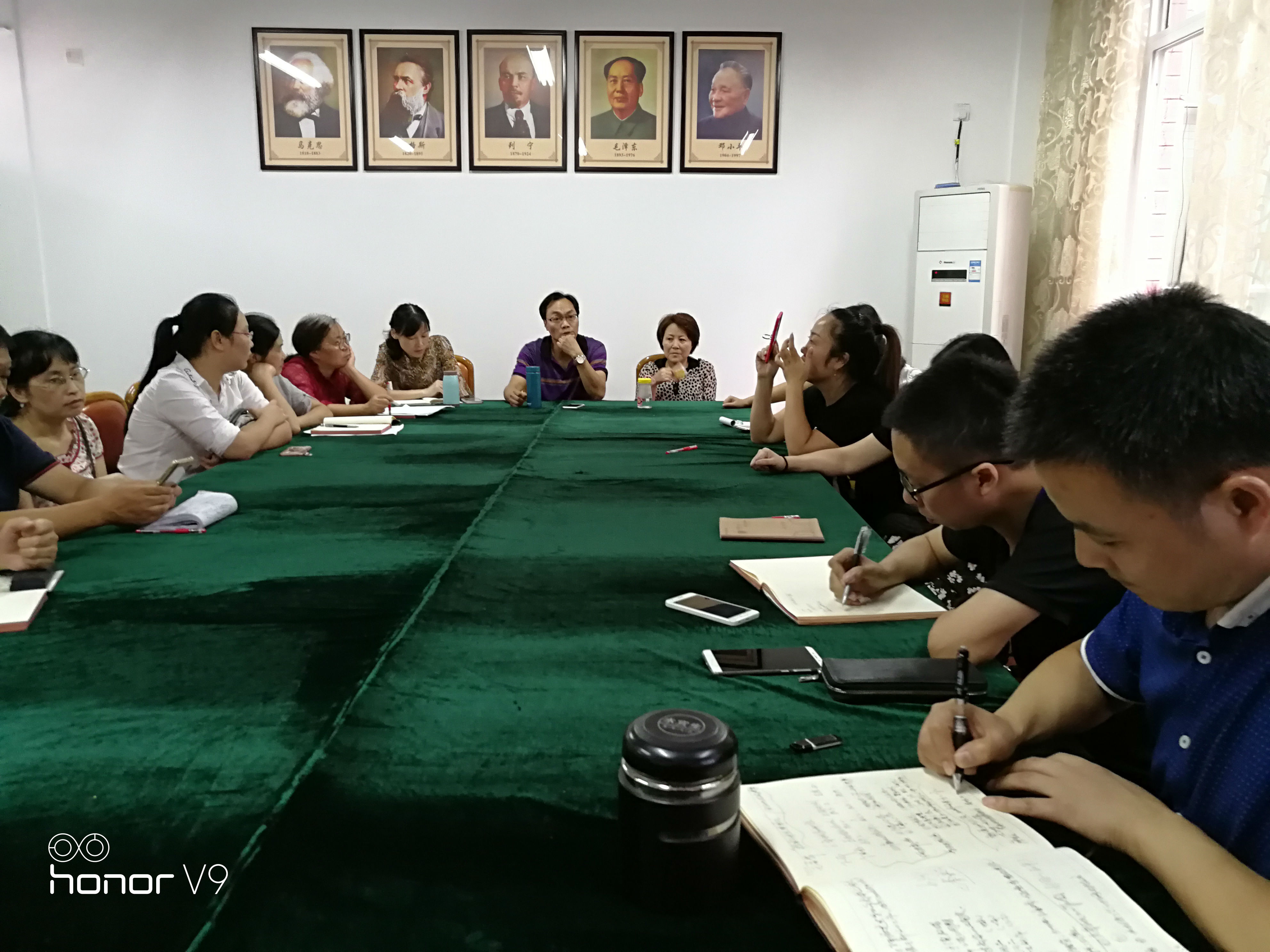 六年级工作会 (2).jpg