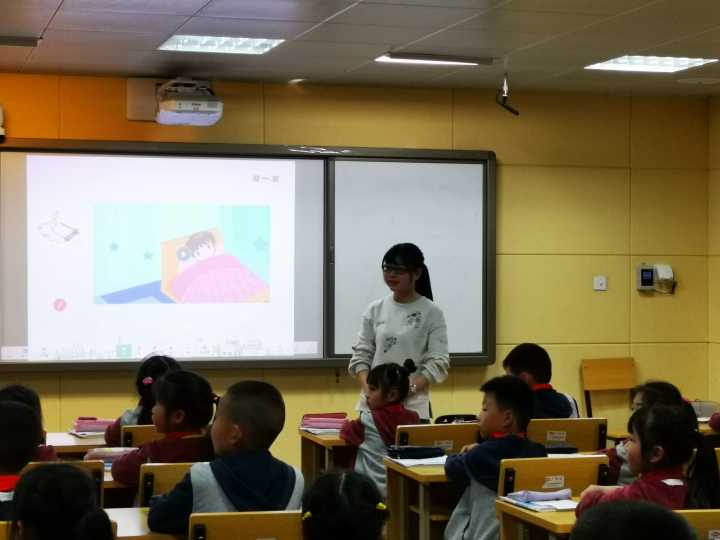 大弯小学数学组开展青年教师赛课 (5).jpg