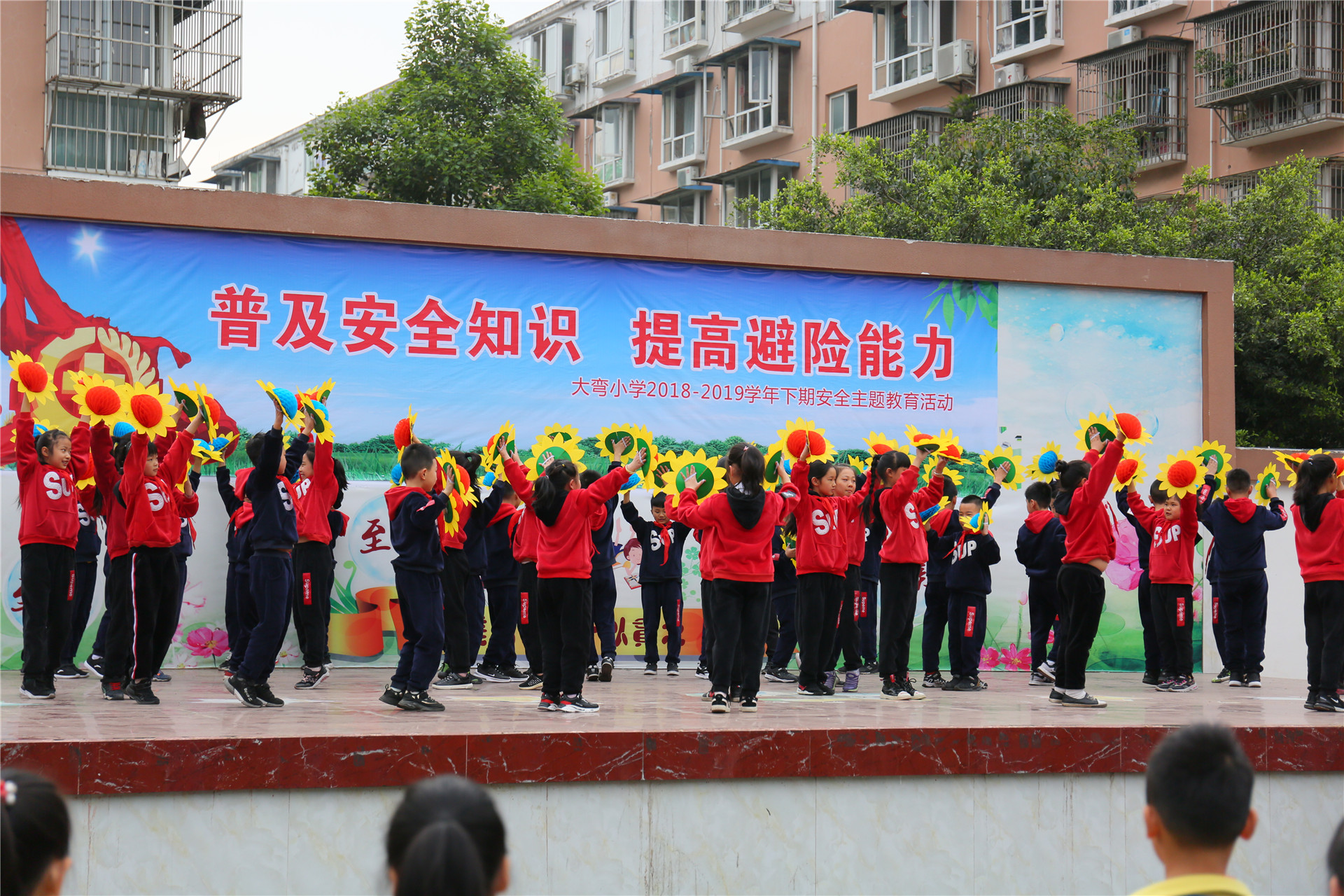 2019-4-7大弯小学安全知识教育主题活动 (6).JPG