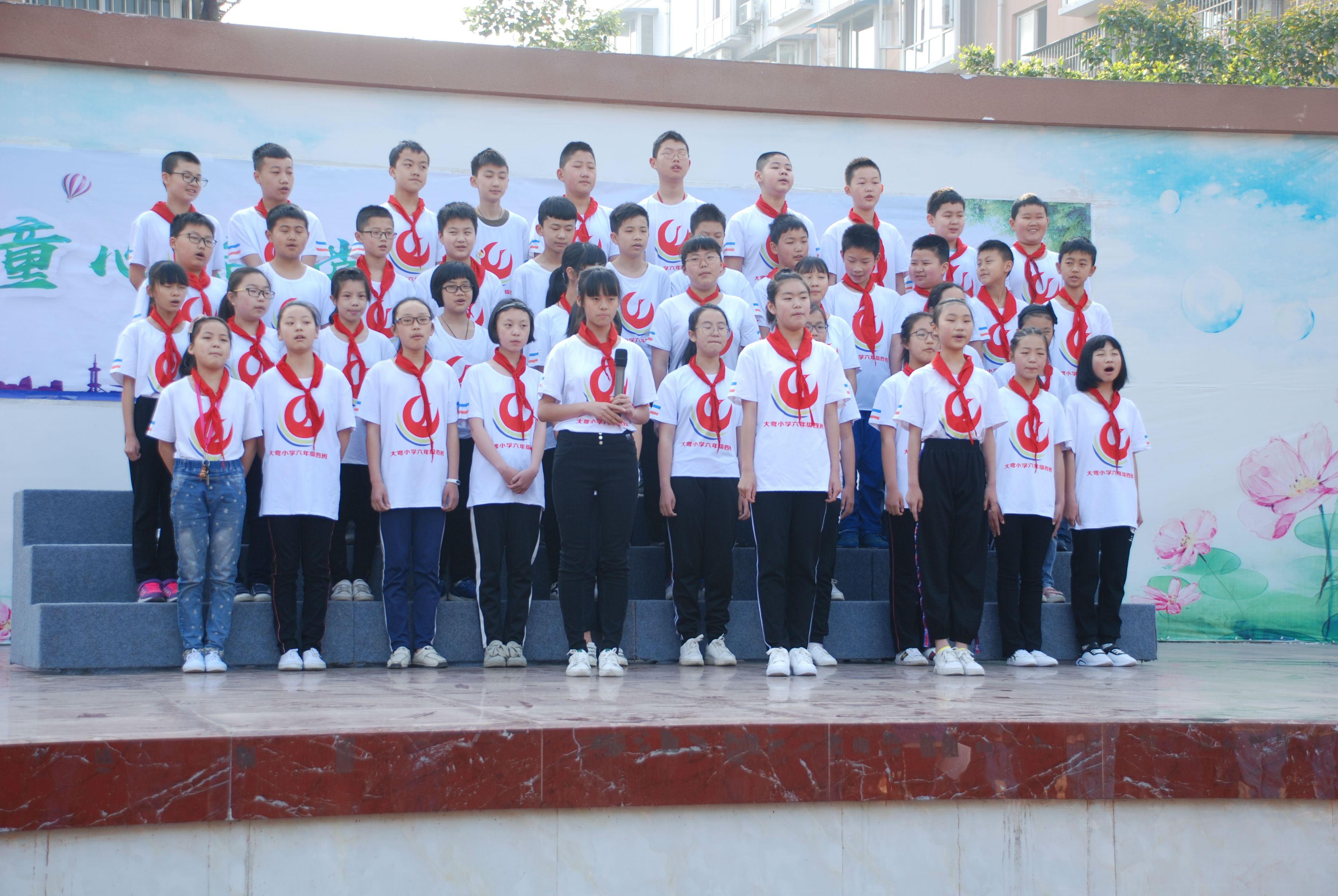 大弯小学开展新队员入队仪式暨学校安全教育活动 (2).JPG
