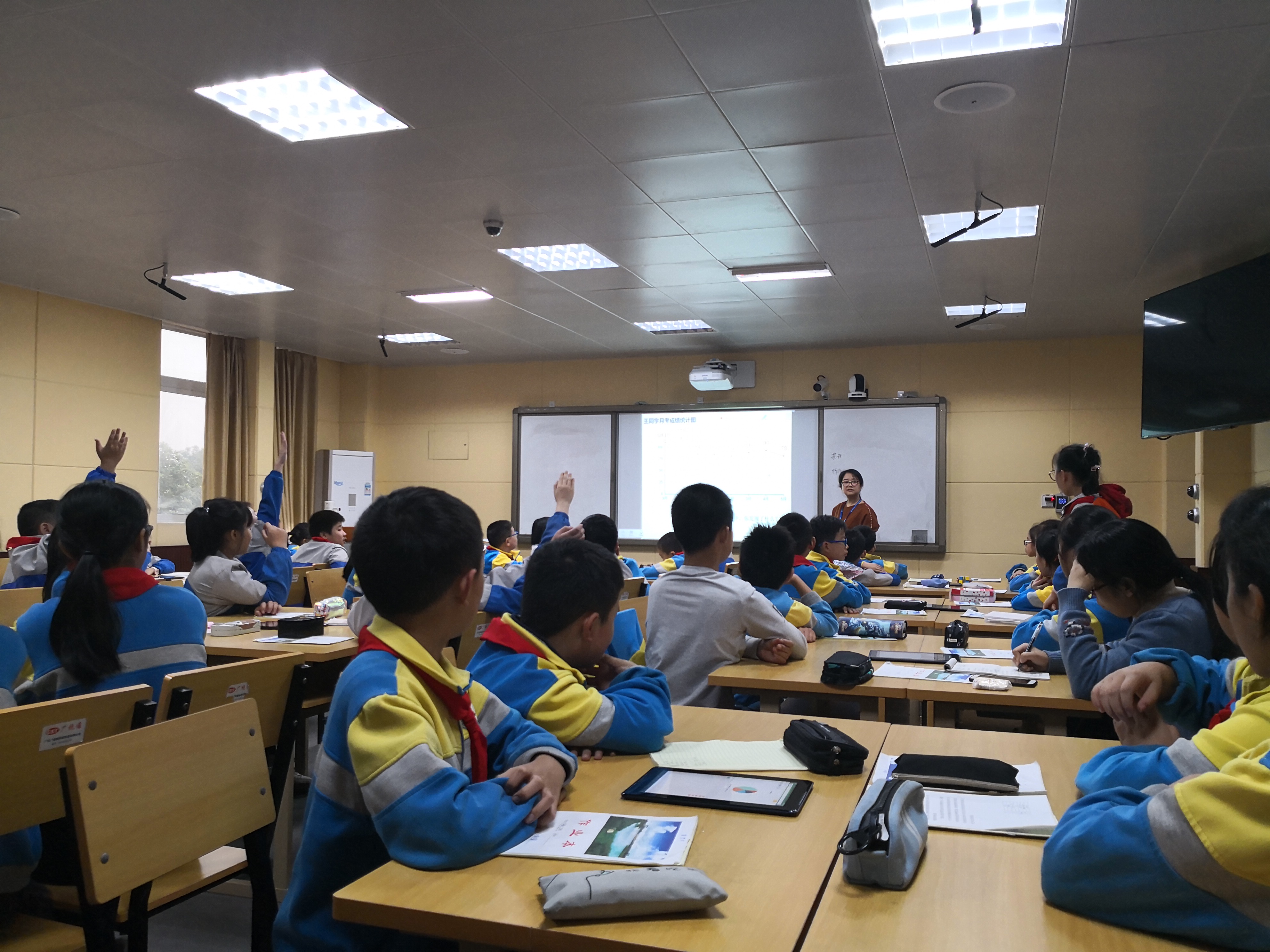 大弯小学开展数学观摩研讨活动 (1).jpg