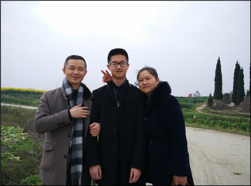 全家福.jpg