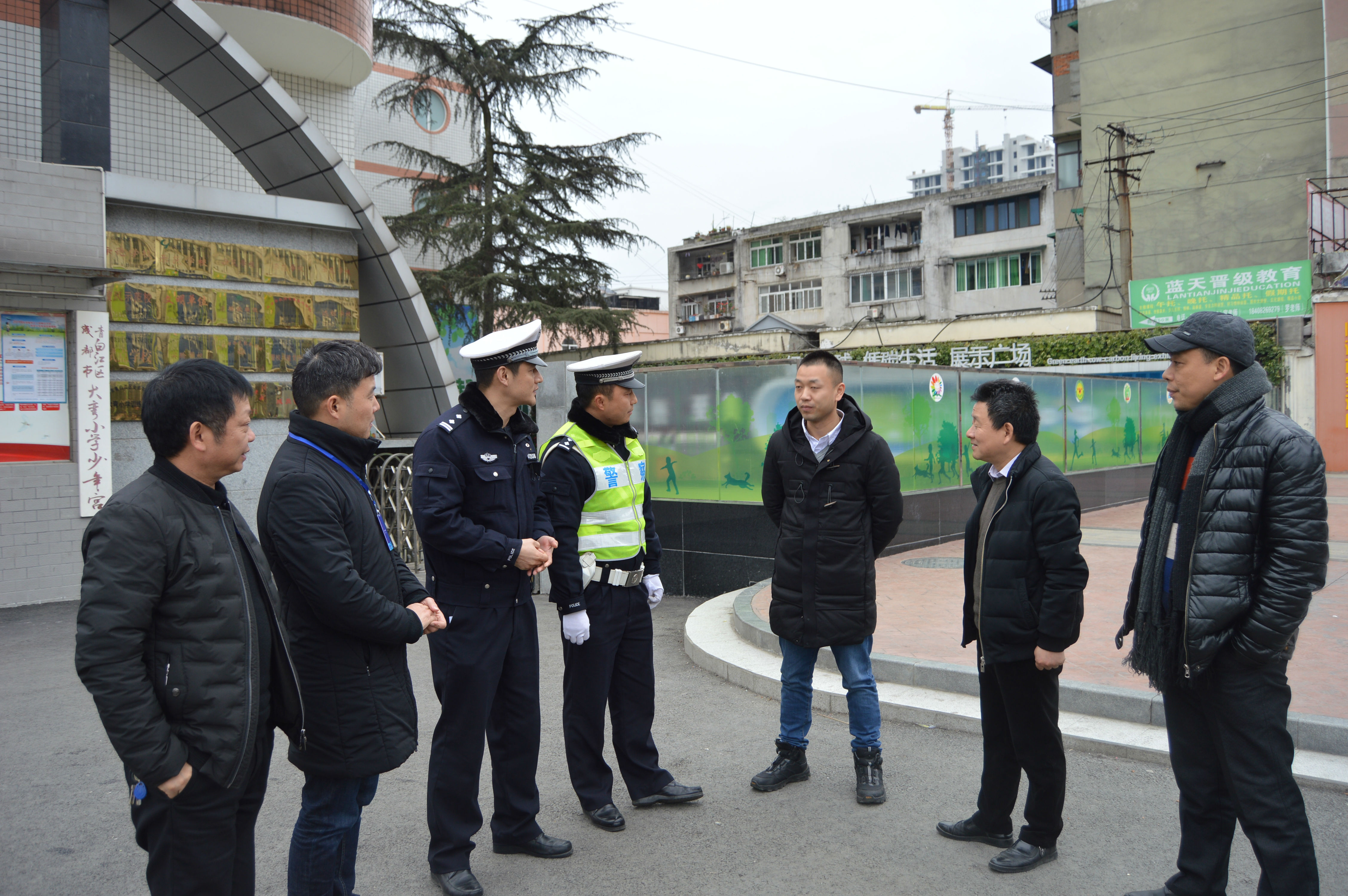 黄局、李队到校视察校门口交通 012.jpg