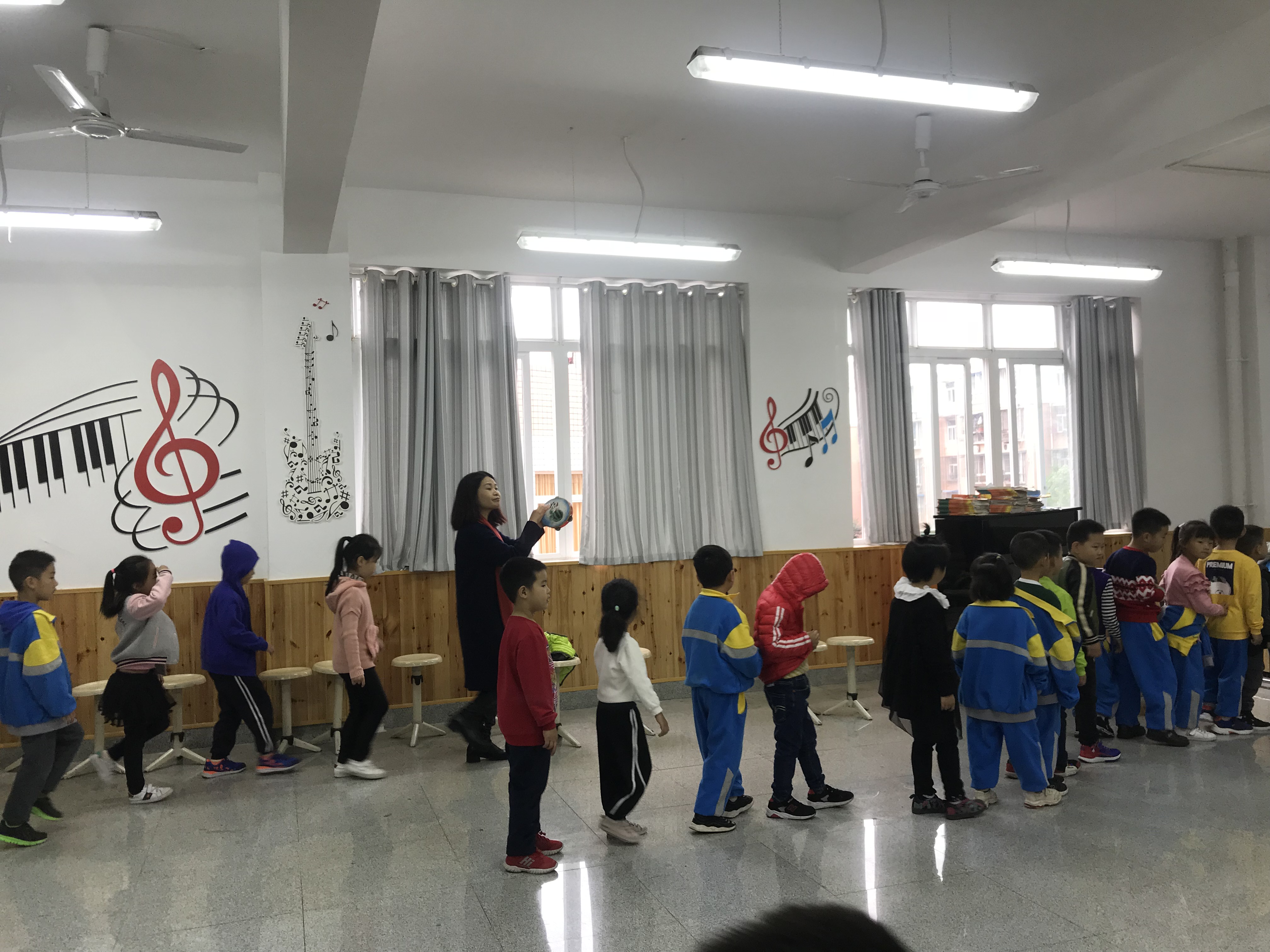 大弯小学音乐组开展新体系培训 (5).JPG