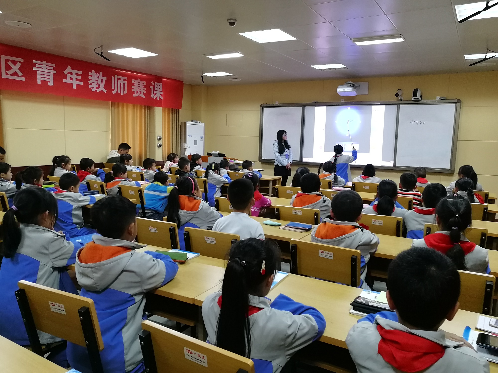 大弯小学数学组开展教研活动 (2).JPG