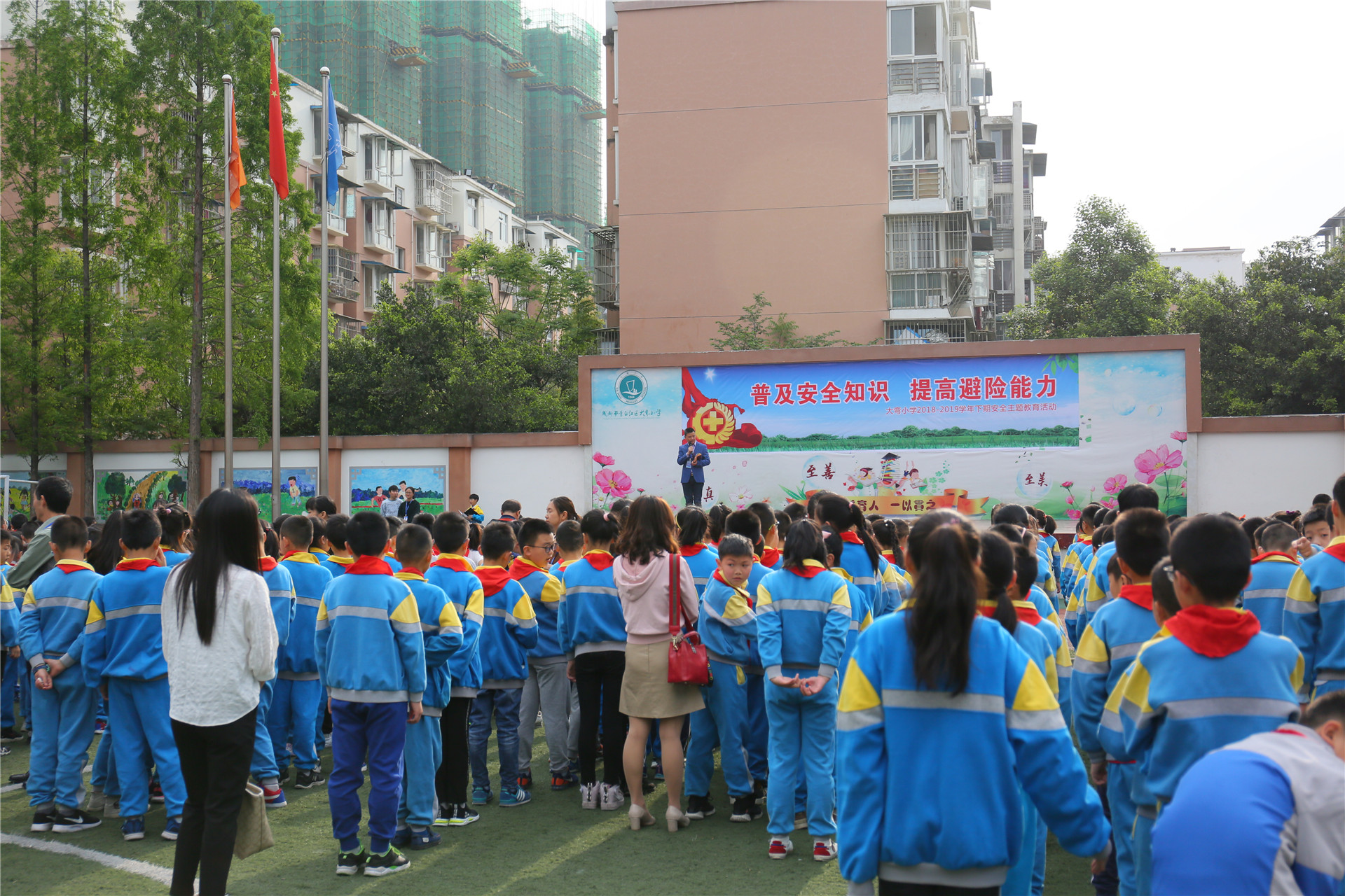 2019-4-7大弯小学安全知识教育主题活动 (8).JPG