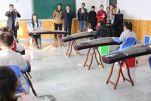 ④参观大弯小学音乐古筝课.JPG
