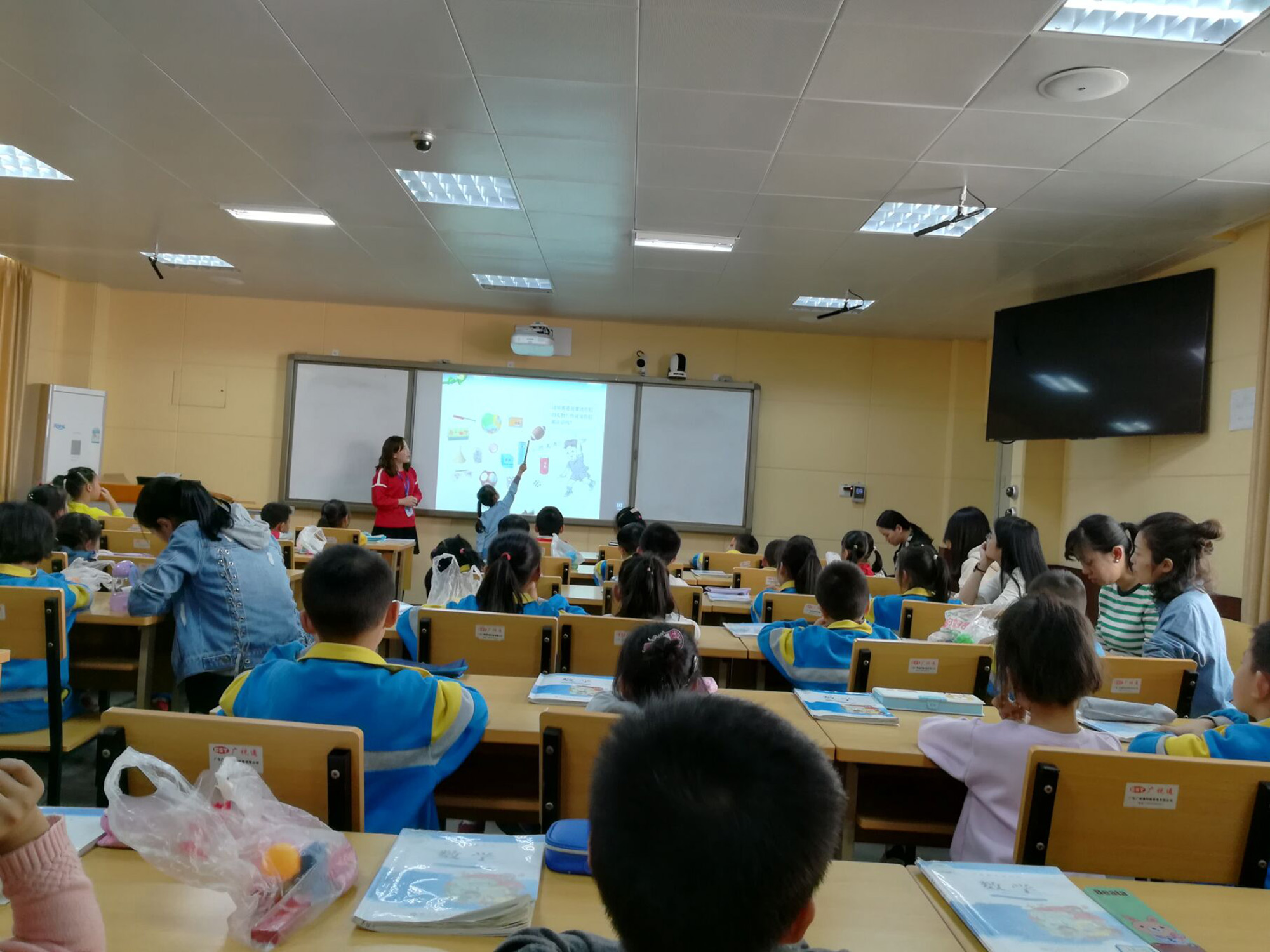 2018-10-30大弯小学数学组开展教研活动 (1).jpg