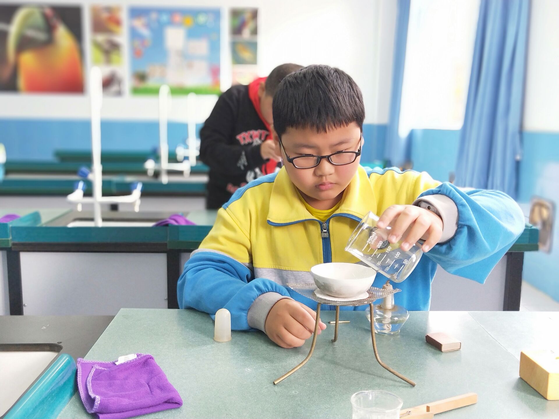 2018-10-23大弯小学迎接区实验教学评估检查 (2).jpg