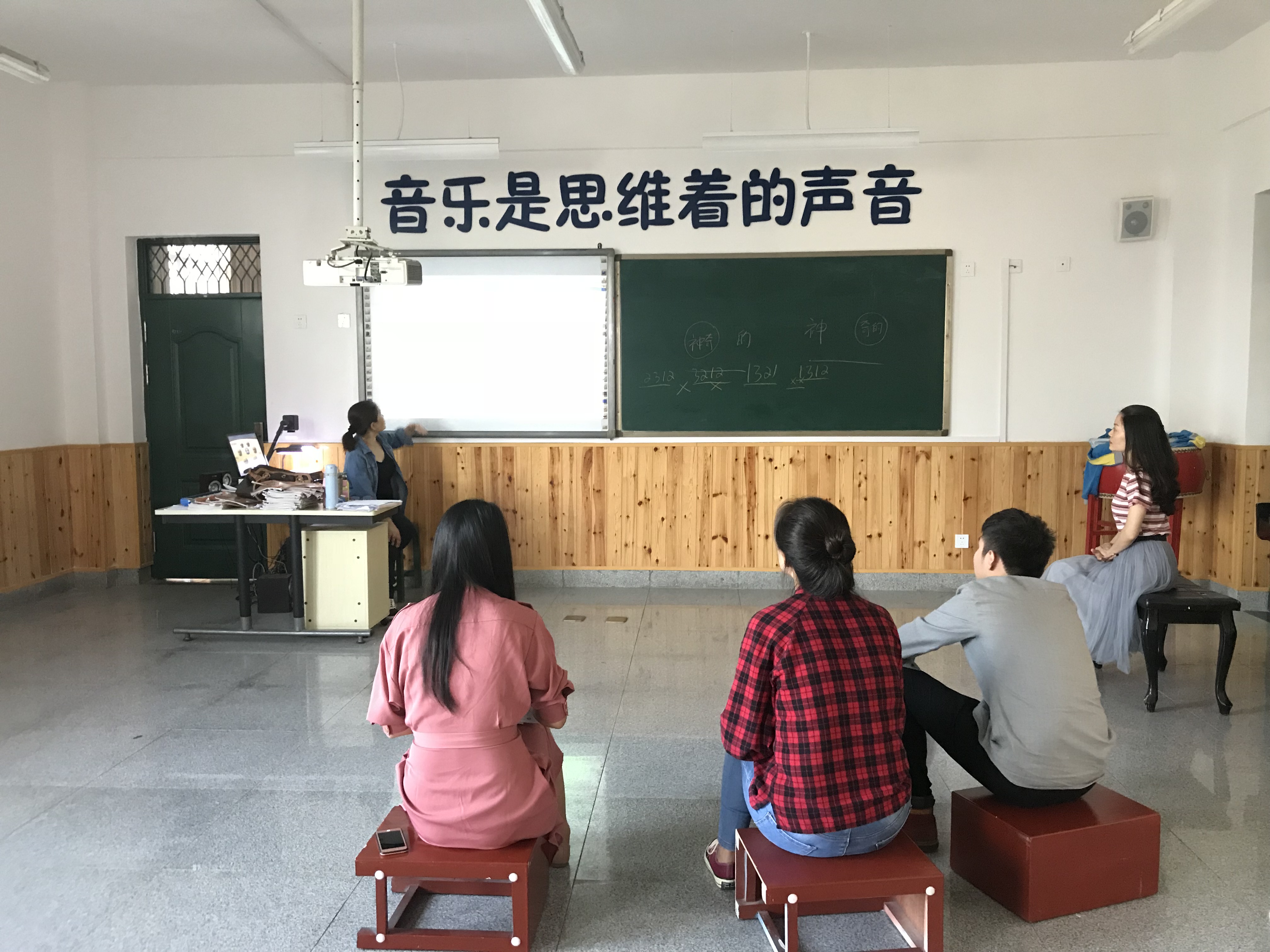 音乐组教研 (2).JPG