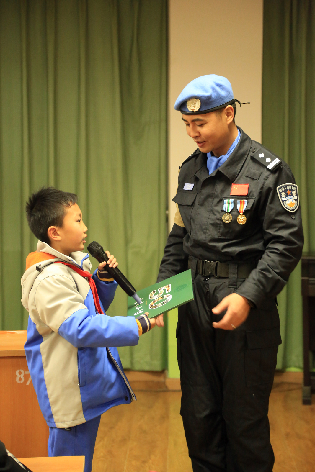 家长课堂-维和警察 (5).JPG