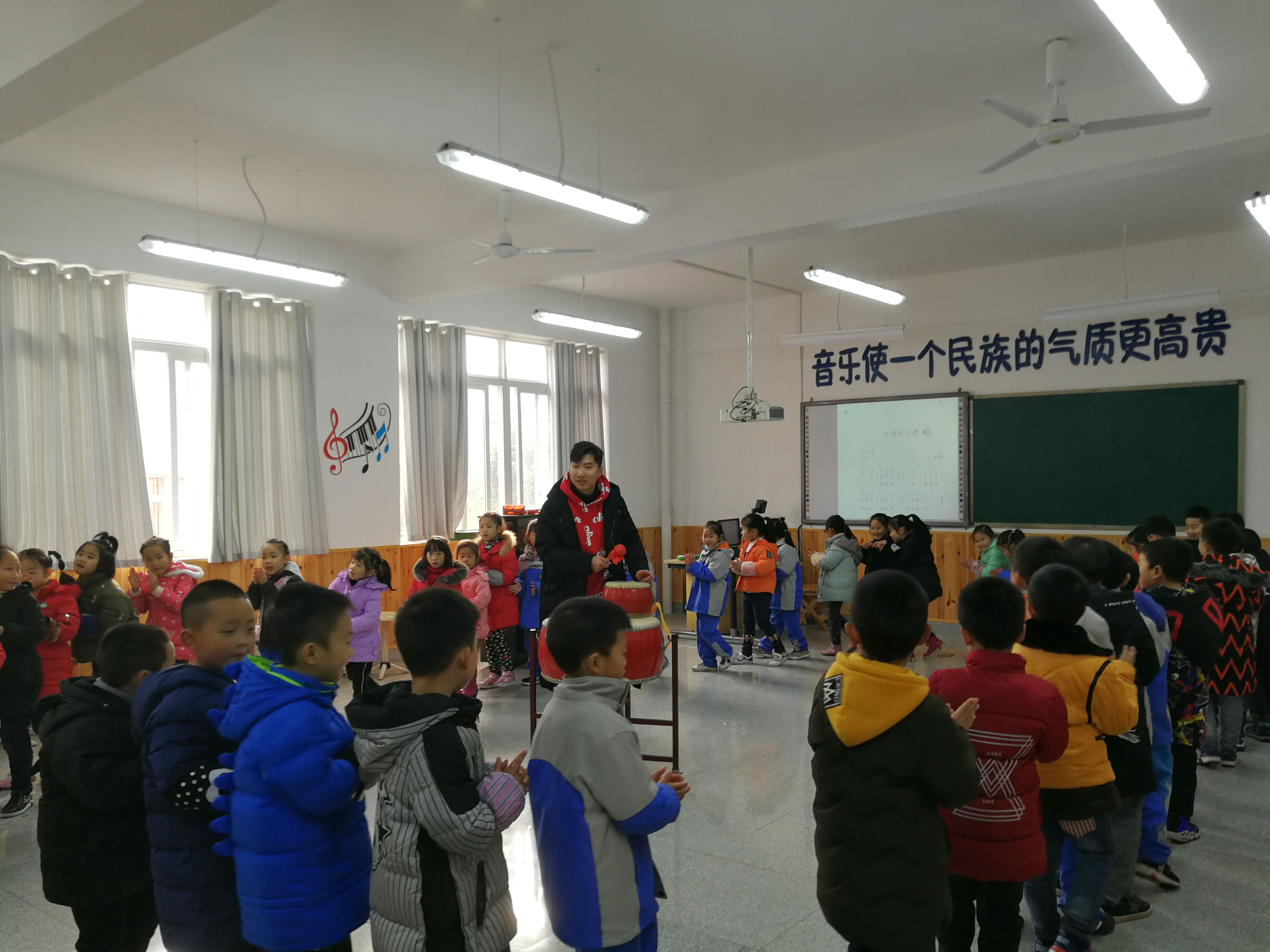 大弯小学音乐组开展青年教师赛课活动 (1).jpg