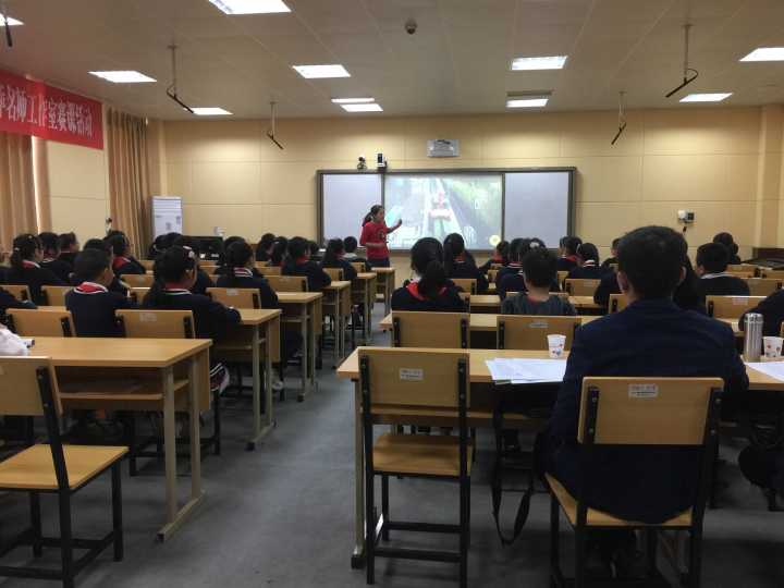 大弯小学数学组开展青年教师赛课 (2).jpg