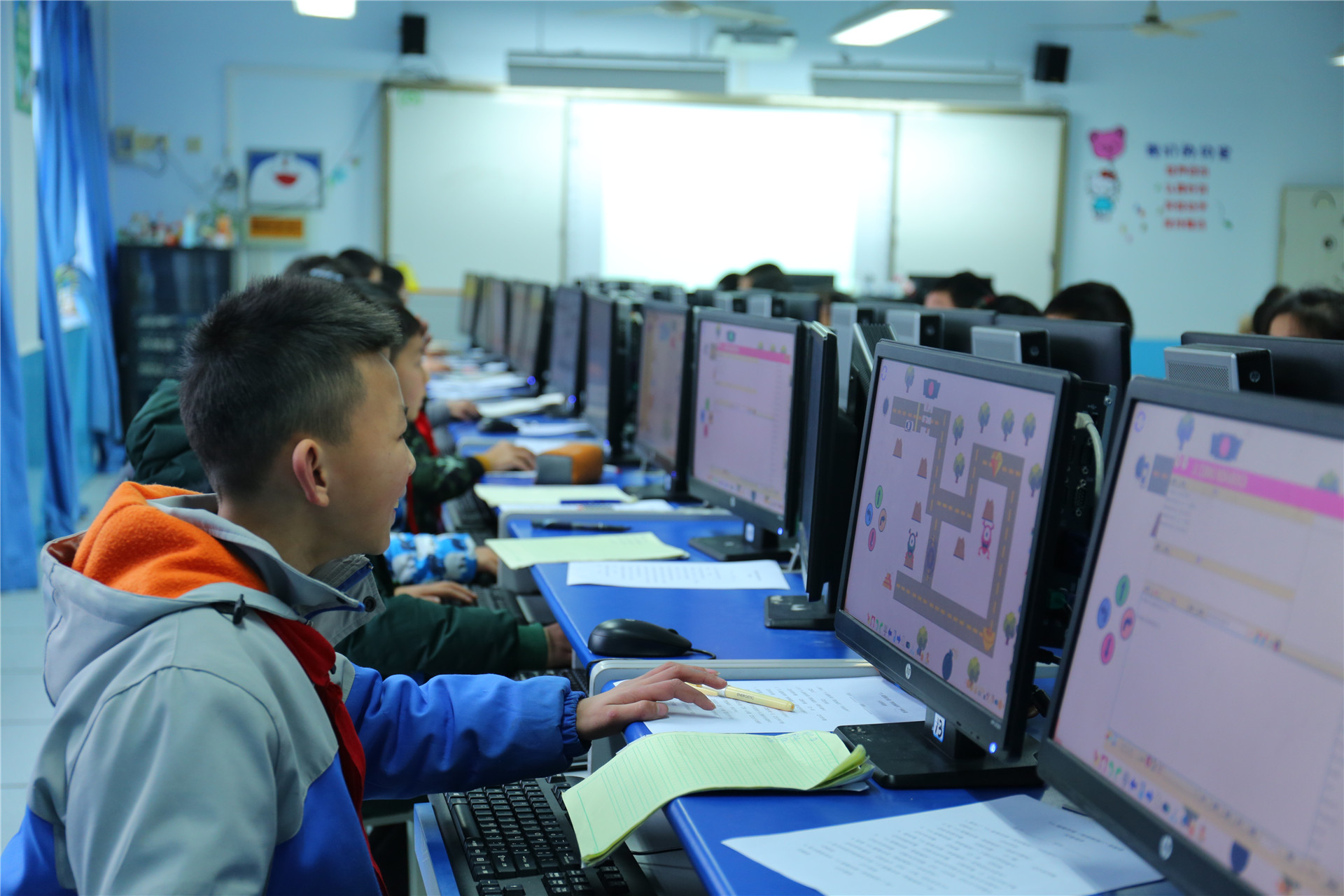 2019-3-1大弯小学开展JL智能编程进校园百校公益行活动 (4).JPG